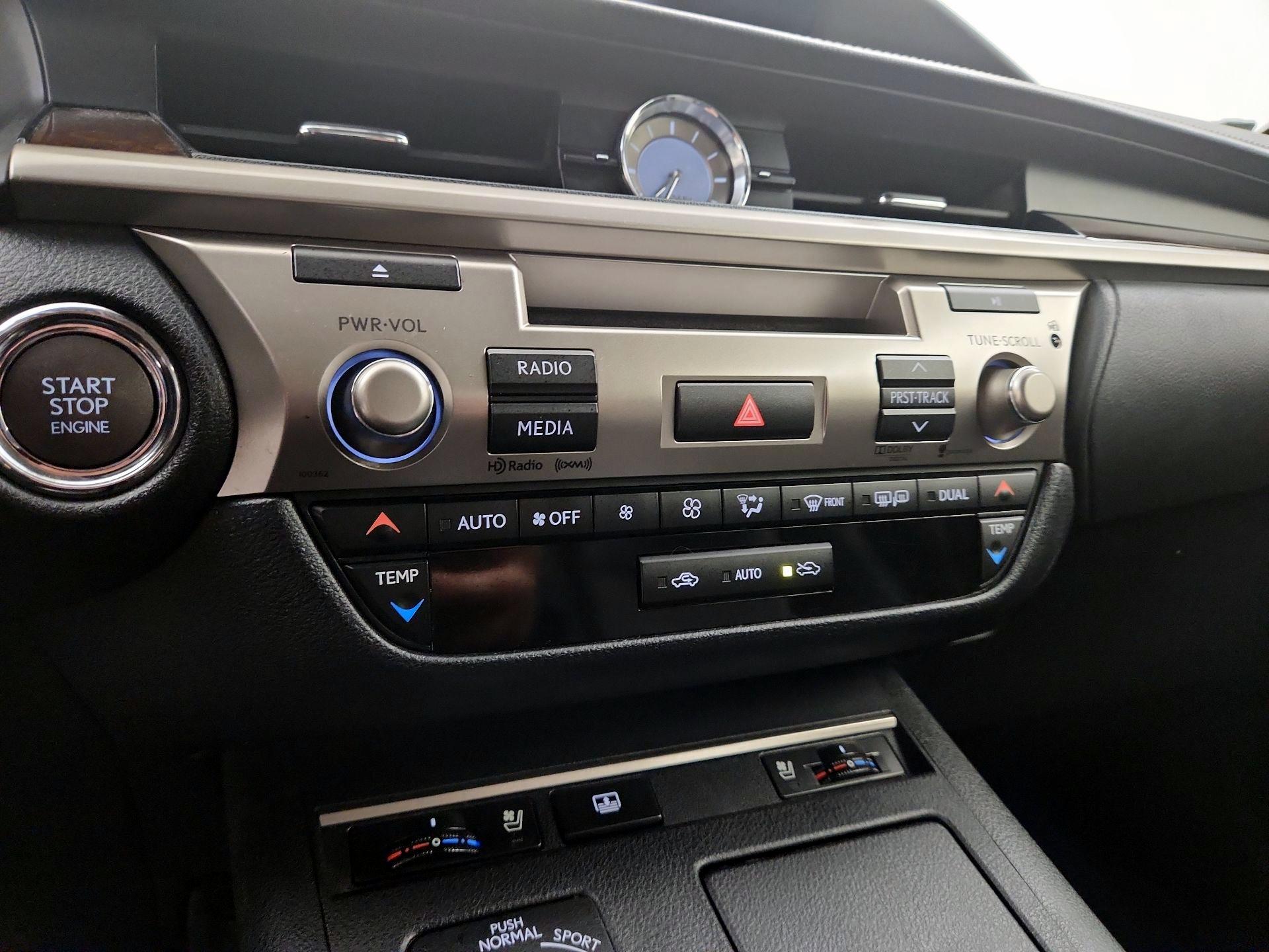 Thumbnail: 2014 Lexus ES - 17
