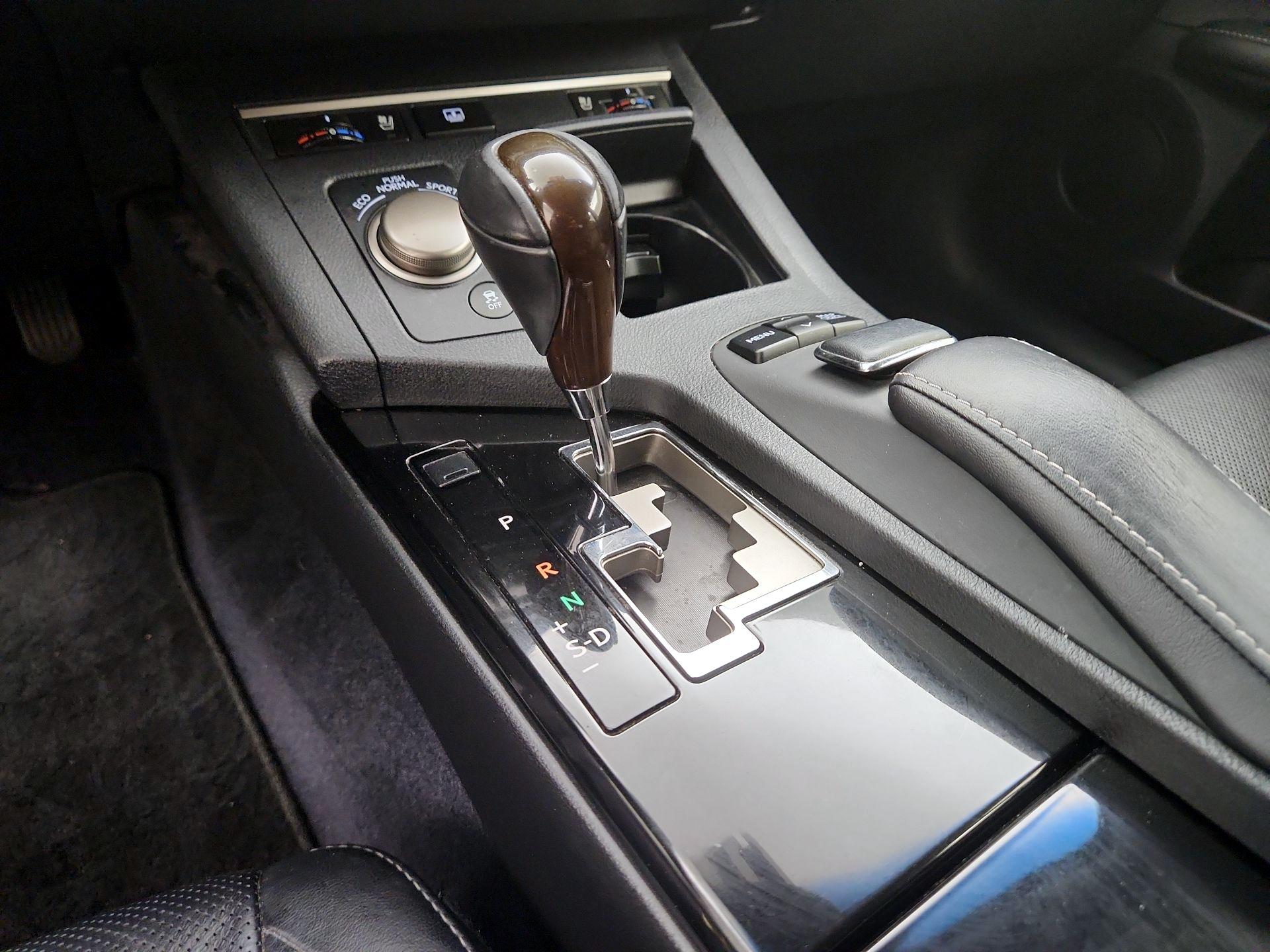 Thumbnail: 2014 Lexus ES - 18