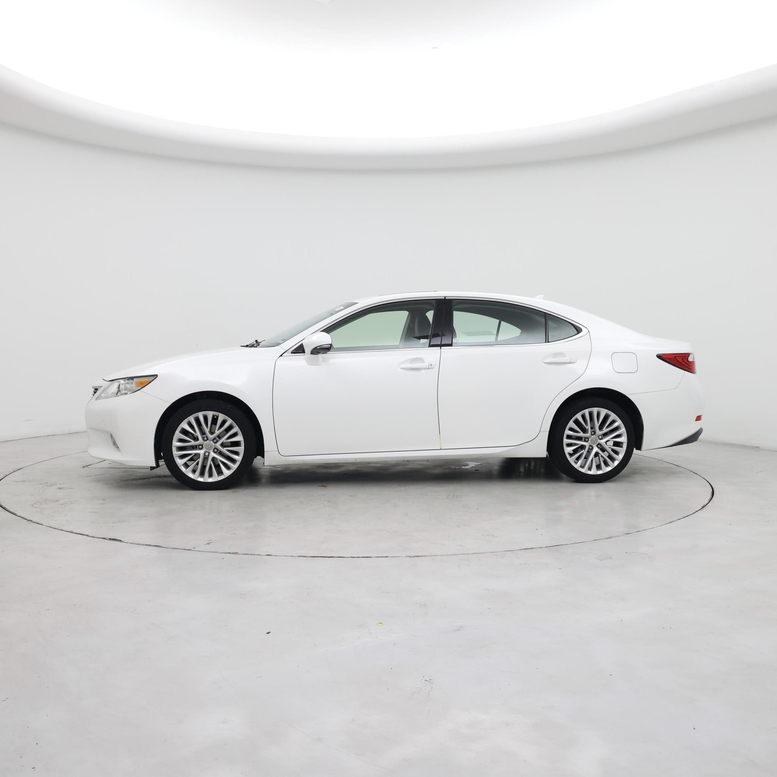 Thumbnail: 2014 Lexus ES - 3