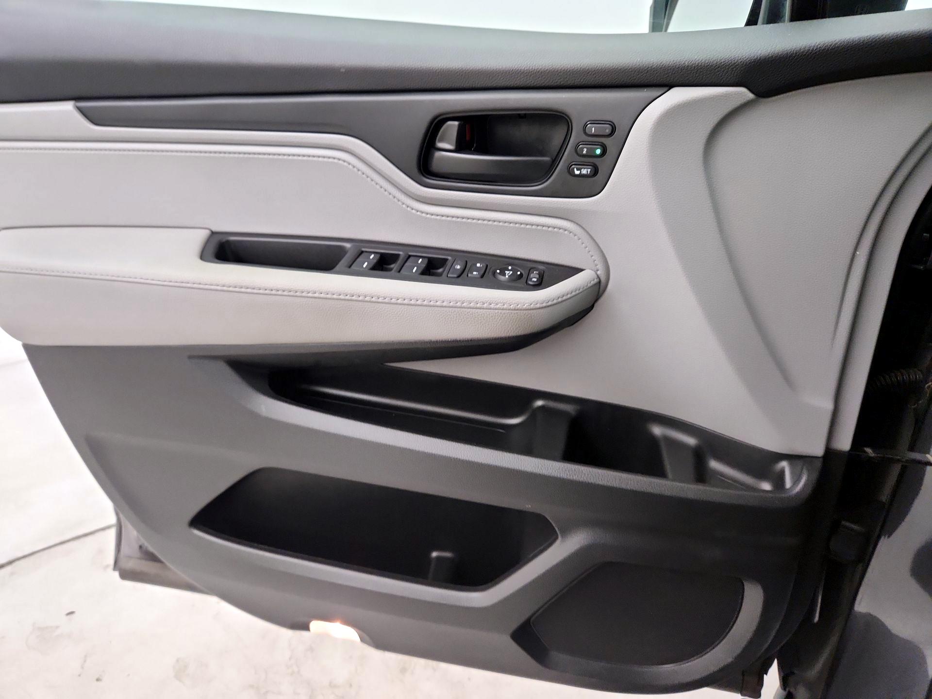 Thumbnail: 2018 Honda Odyssey - 12