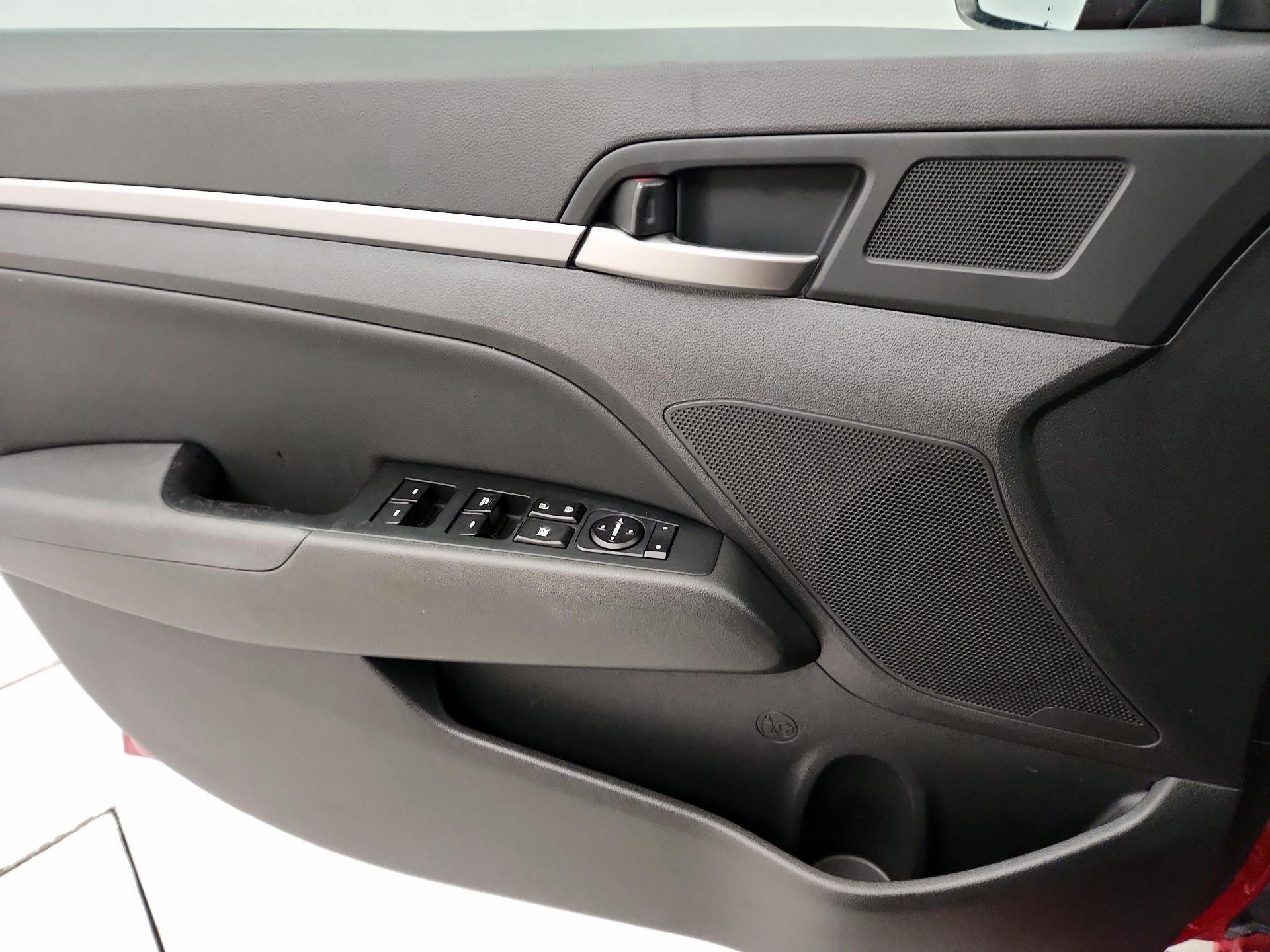 Thumbnail: 2017 Hyundai Elantra - 10