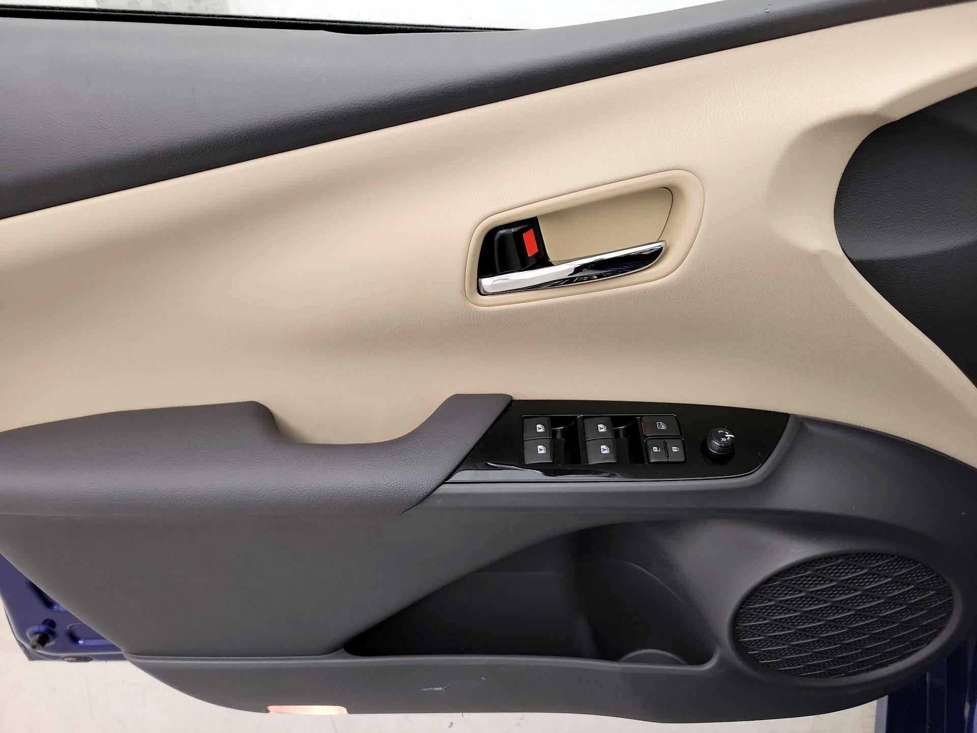 Thumbnail: 2016 Toyota Prius - 12