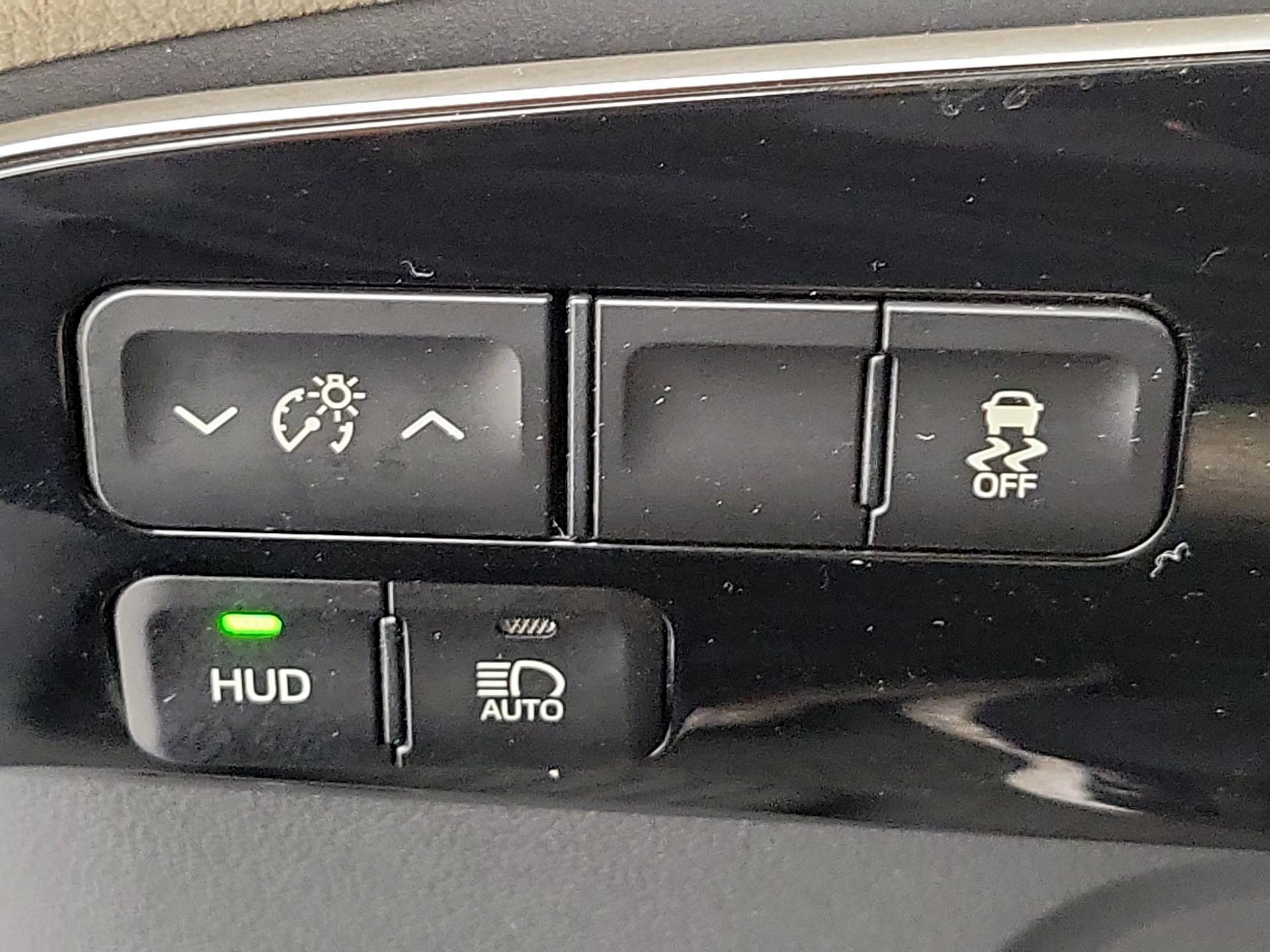 Thumbnail: 2016 Toyota Prius - 13