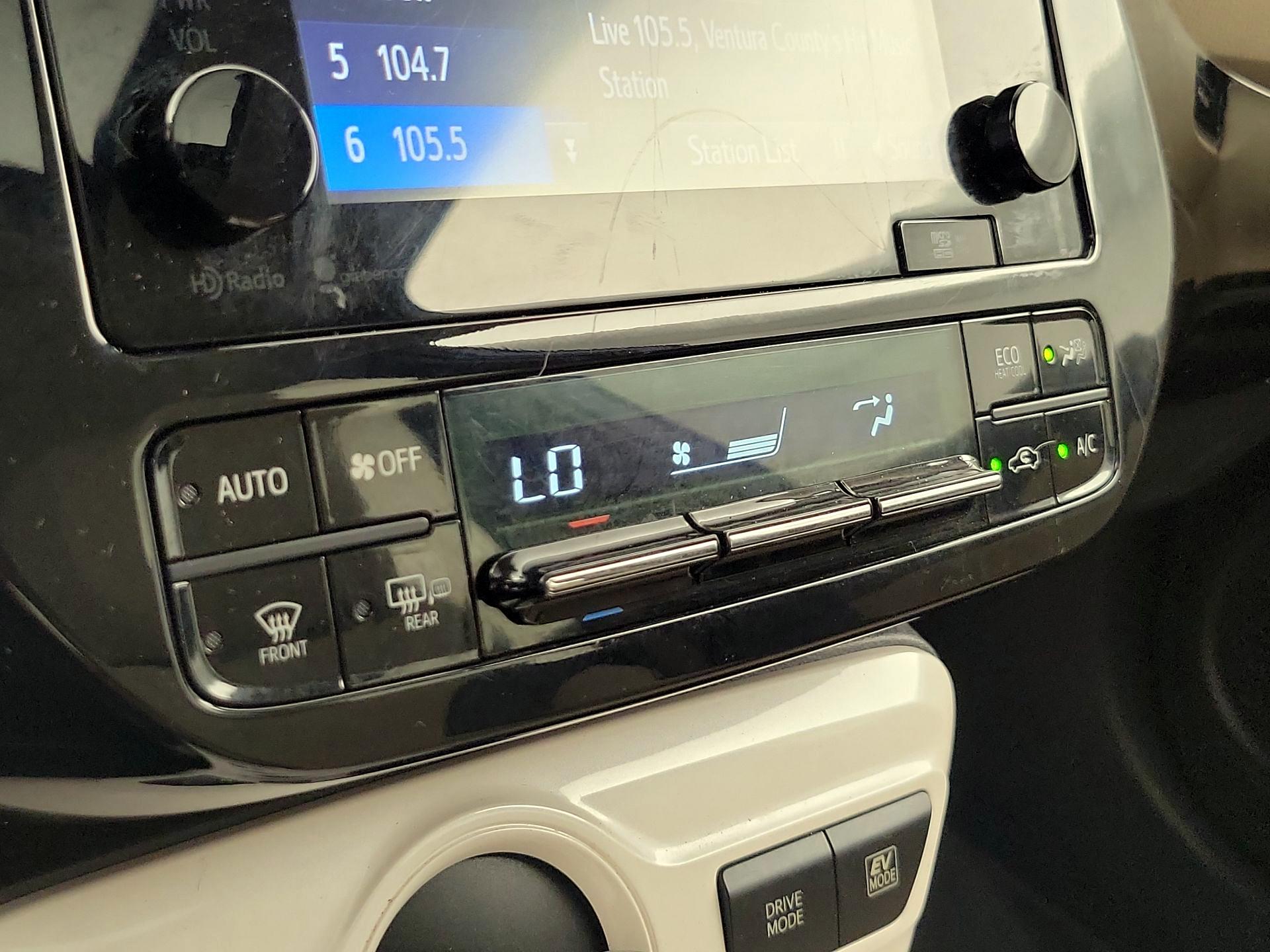 Thumbnail: 2016 Toyota Prius - 16