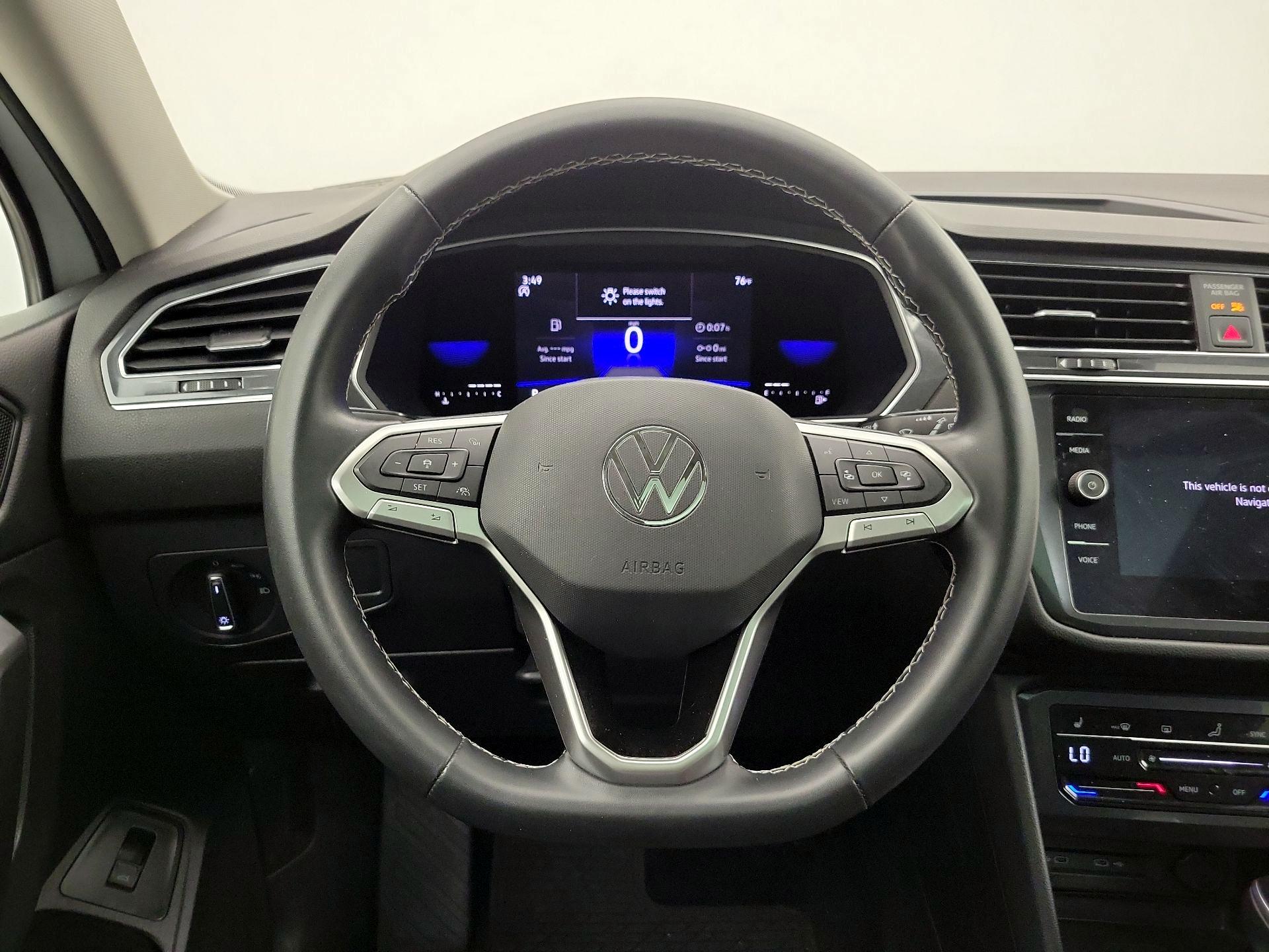 Thumbnail: 2022 Volkswagen Tiguan - 10
