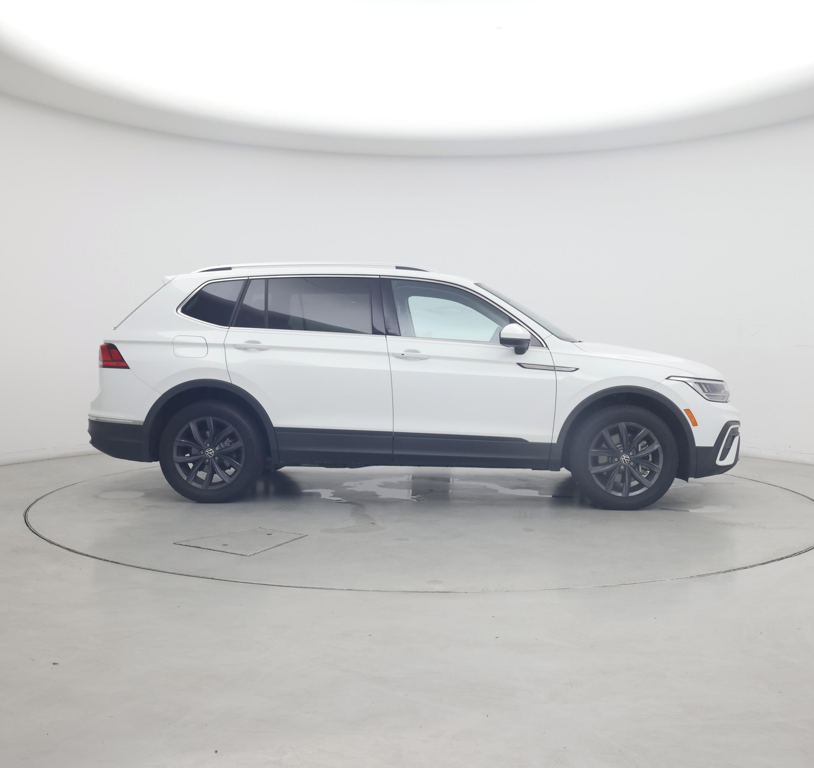 Thumbnail: 2022 Volkswagen Tiguan - 7