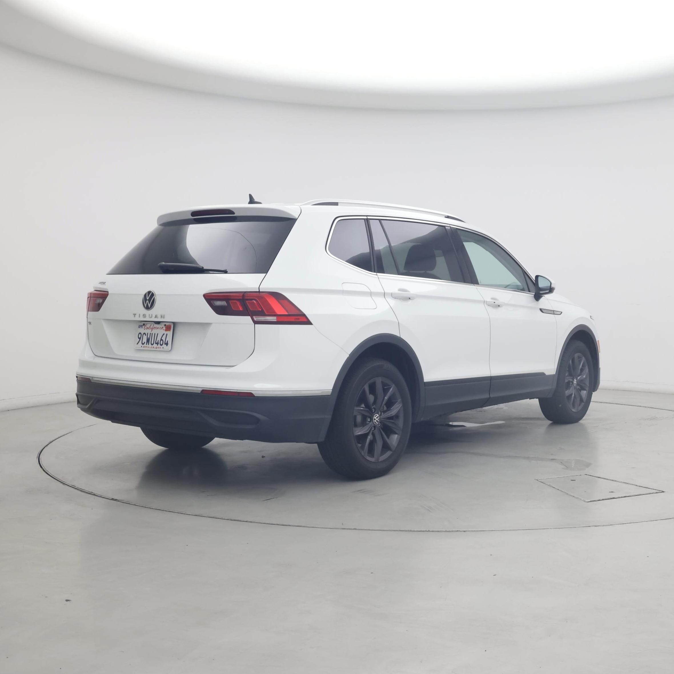 Thumbnail: 2022 Volkswagen Tiguan - 8