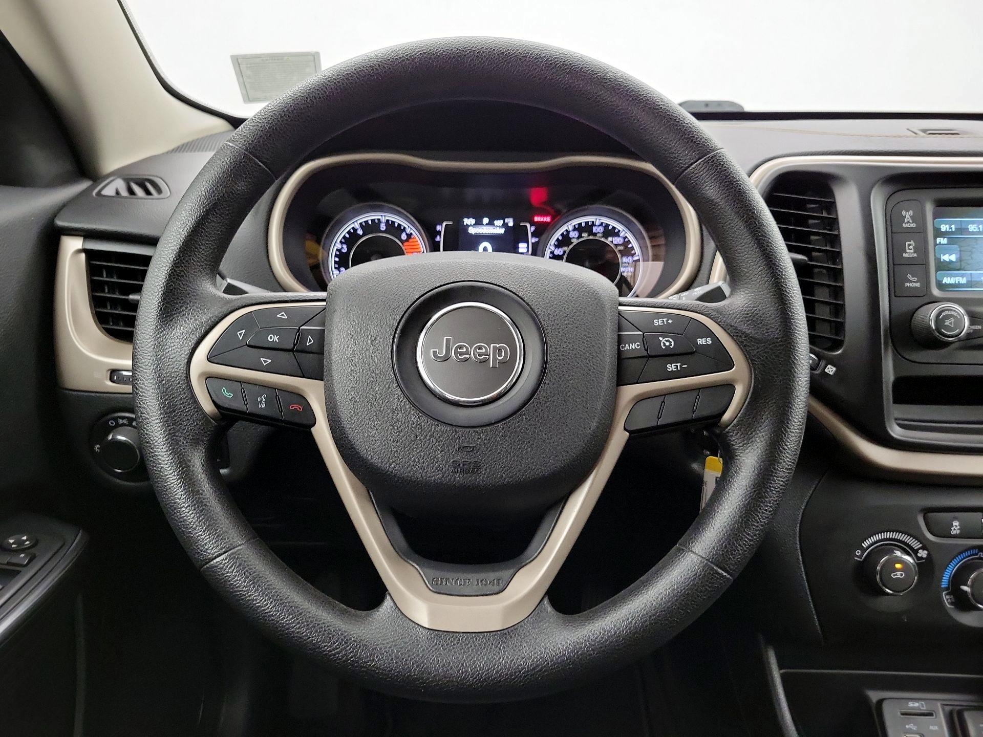 Thumbnail: 2016 Jeep Cherokee - 10