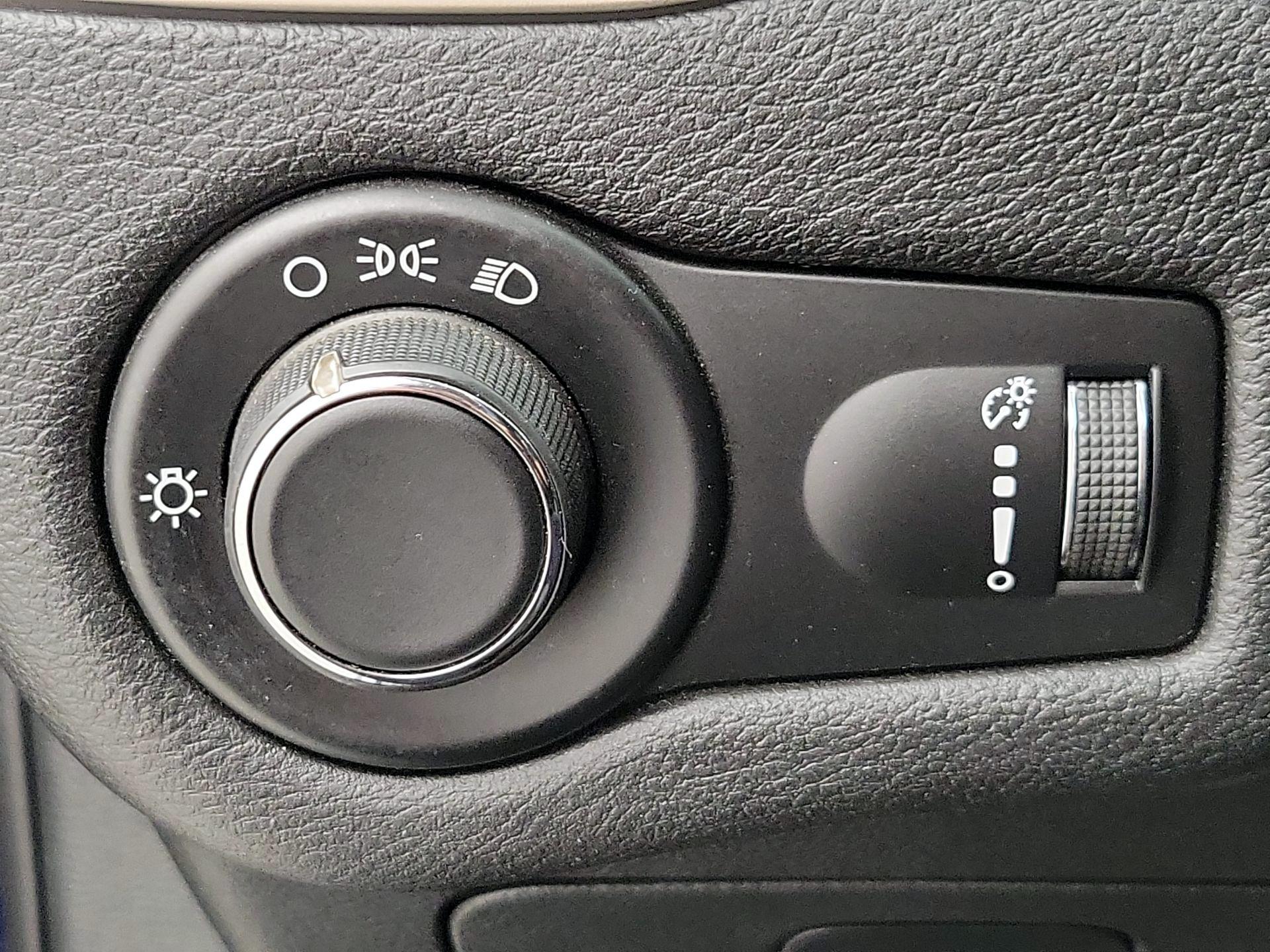 Thumbnail: 2016 Jeep Cherokee - 13
