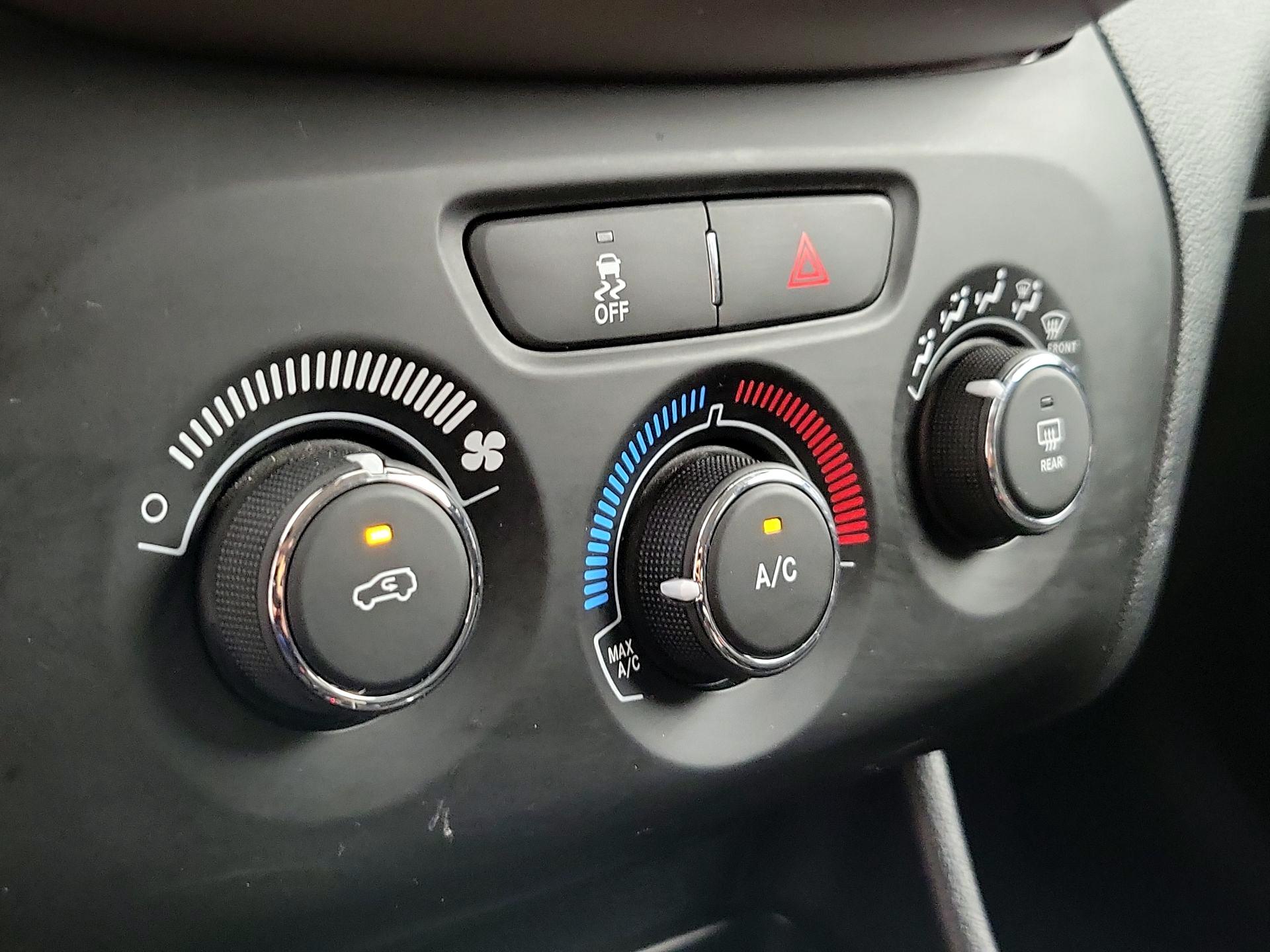 Thumbnail: 2016 Jeep Cherokee - 16