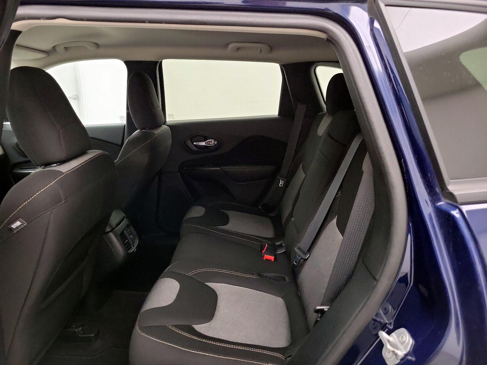 Thumbnail: 2016 Jeep Cherokee - 19