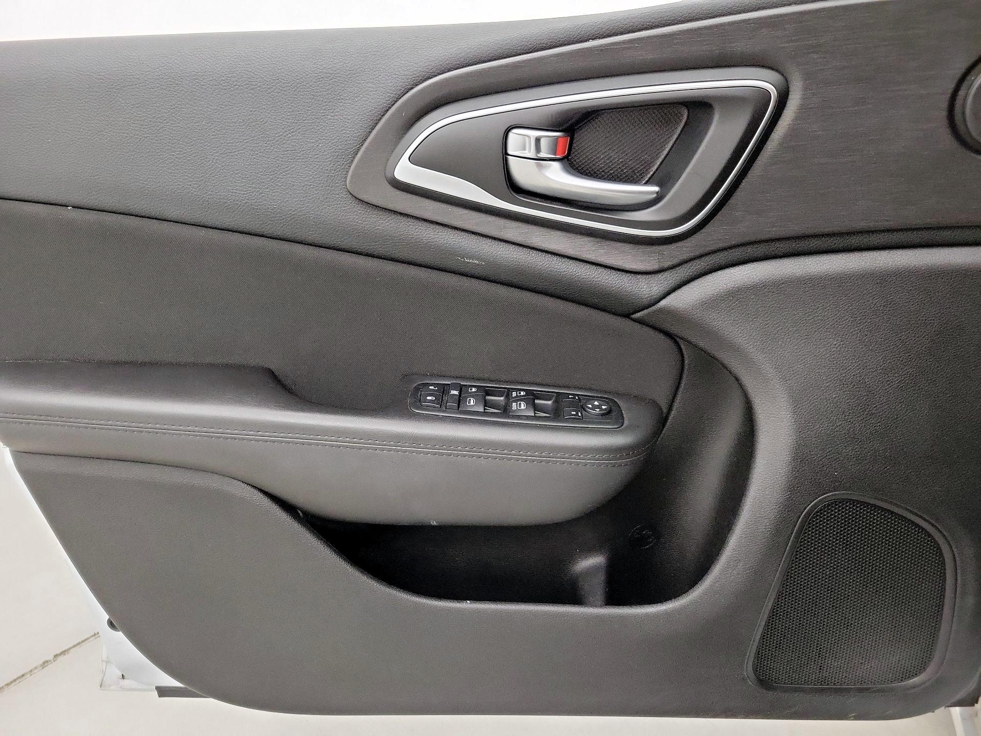 Thumbnail: 2015 Chrysler 200 - 12