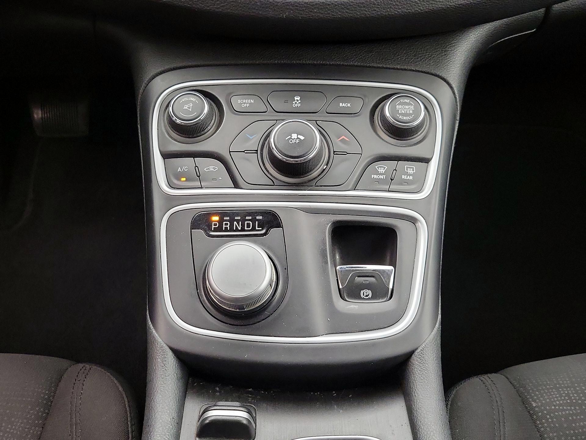 Thumbnail: 2015 Chrysler 200 - 17