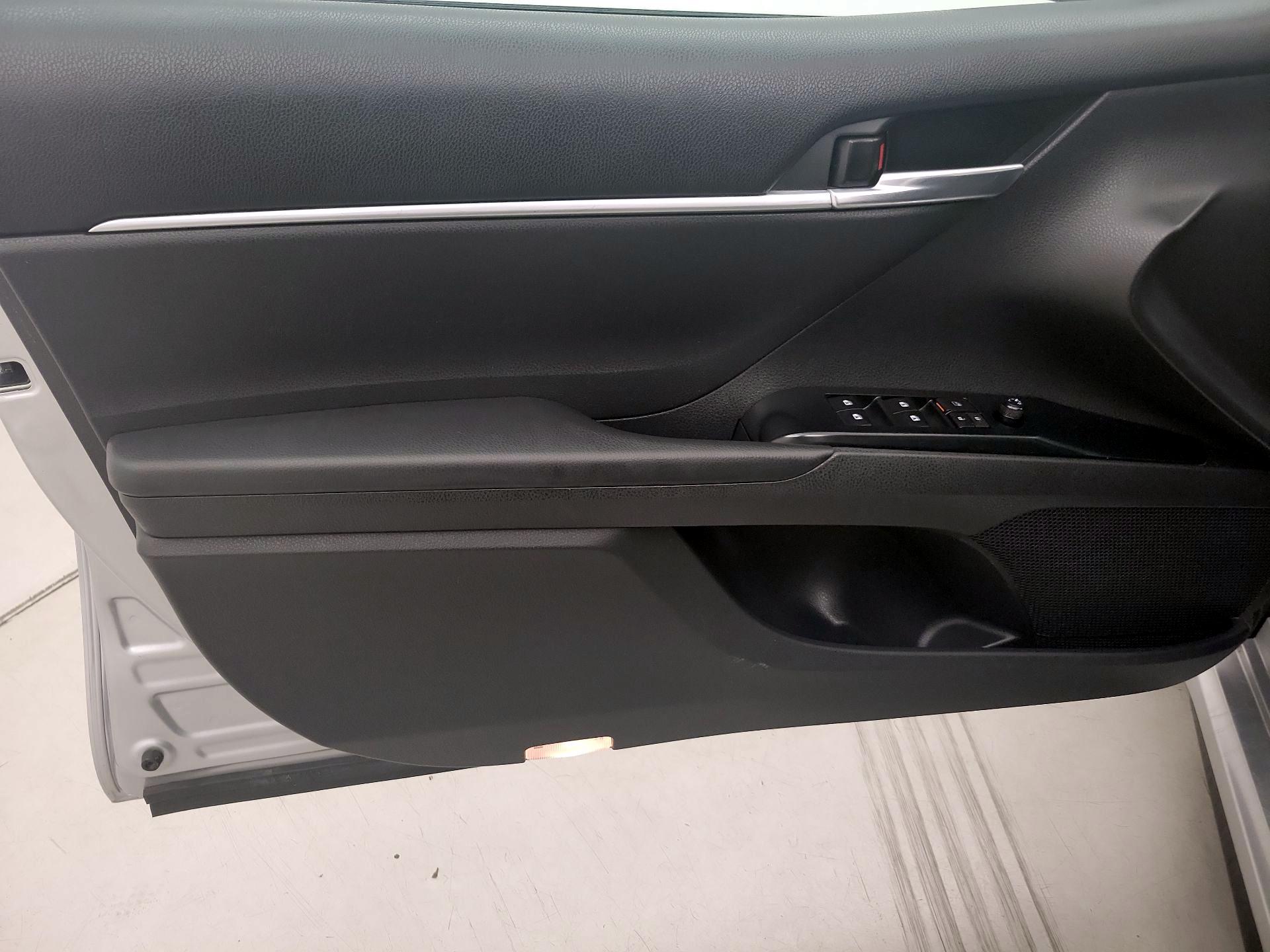 Thumbnail: 2018 Toyota Camry - 12