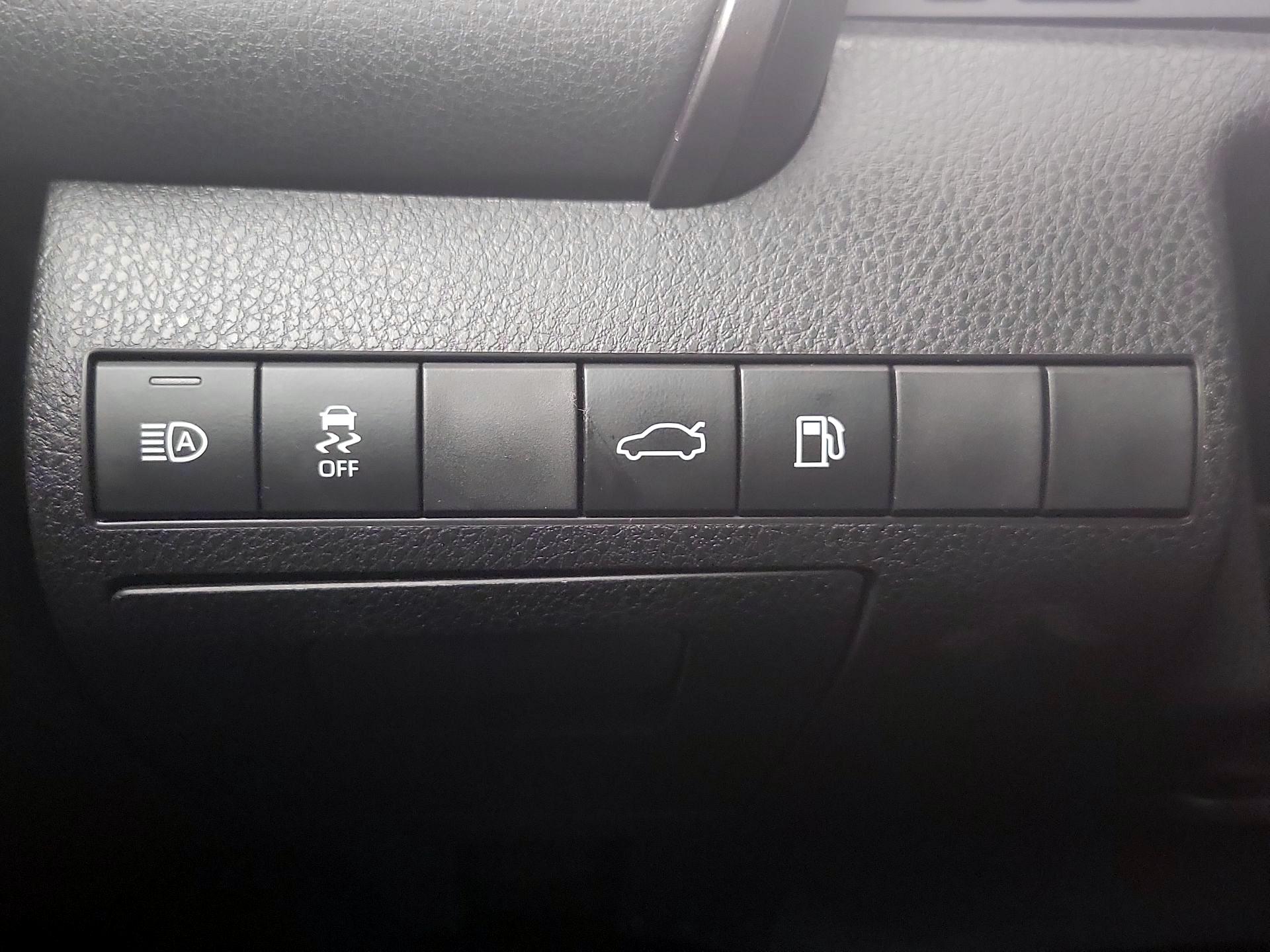 Thumbnail: 2018 Toyota Camry - 13