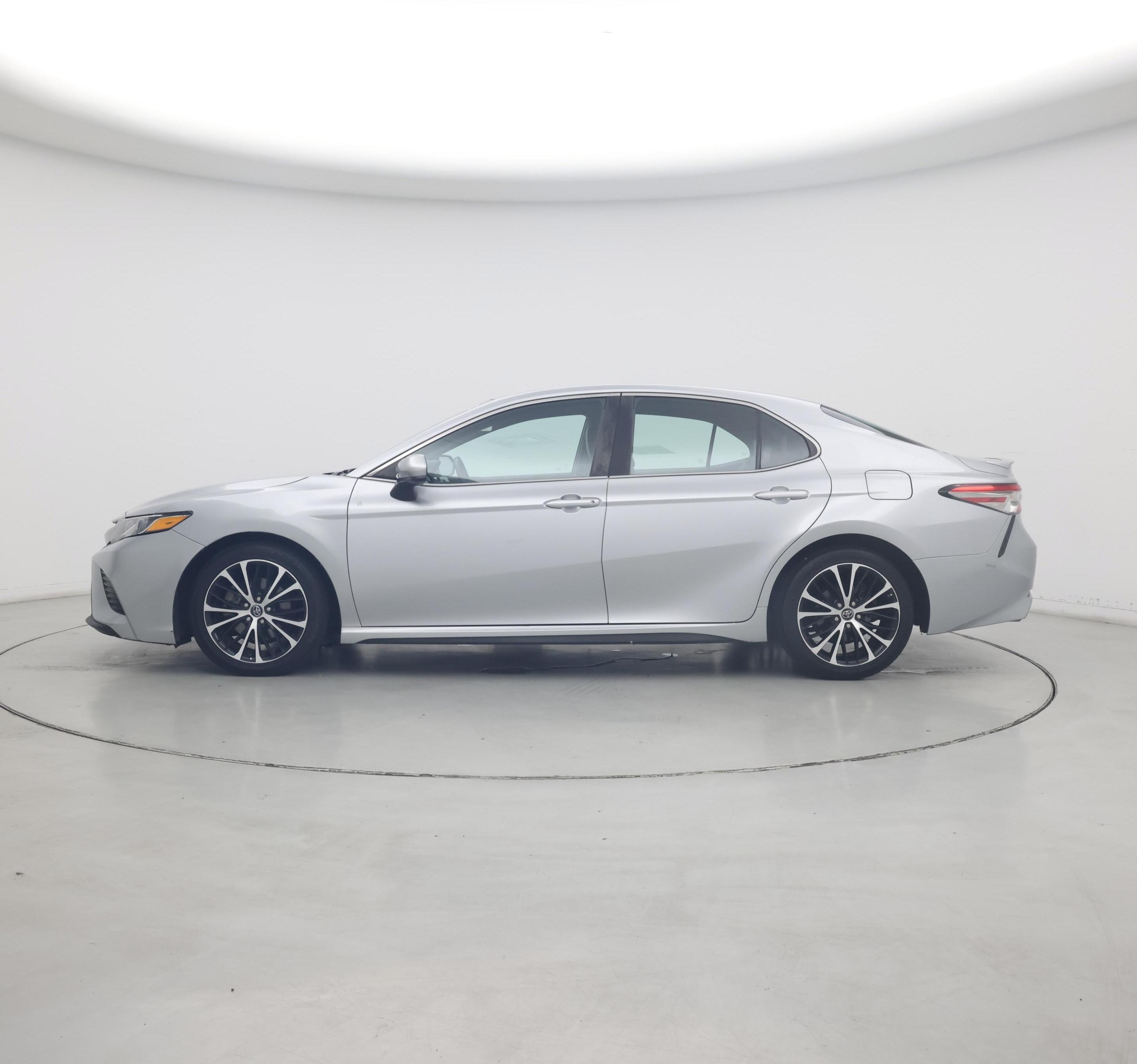 Thumbnail: 2018 Toyota Camry - 3