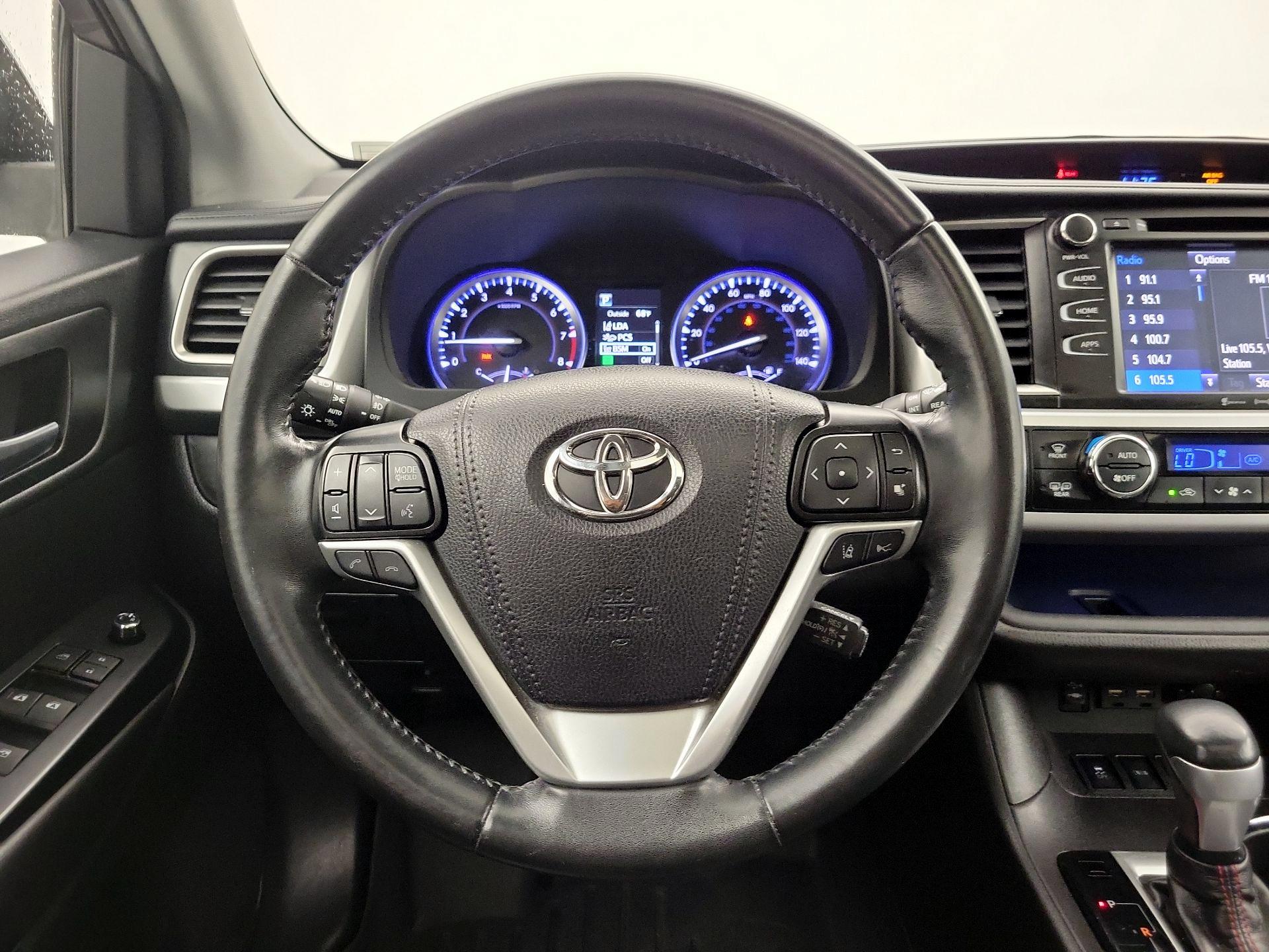 Thumbnail: 2019 Toyota Highlander - 10