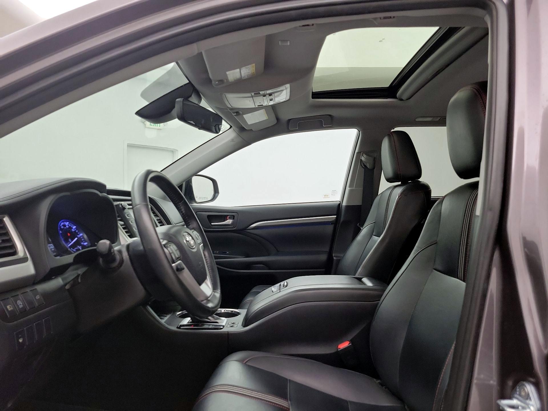 Thumbnail: 2019 Toyota Highlander - 19