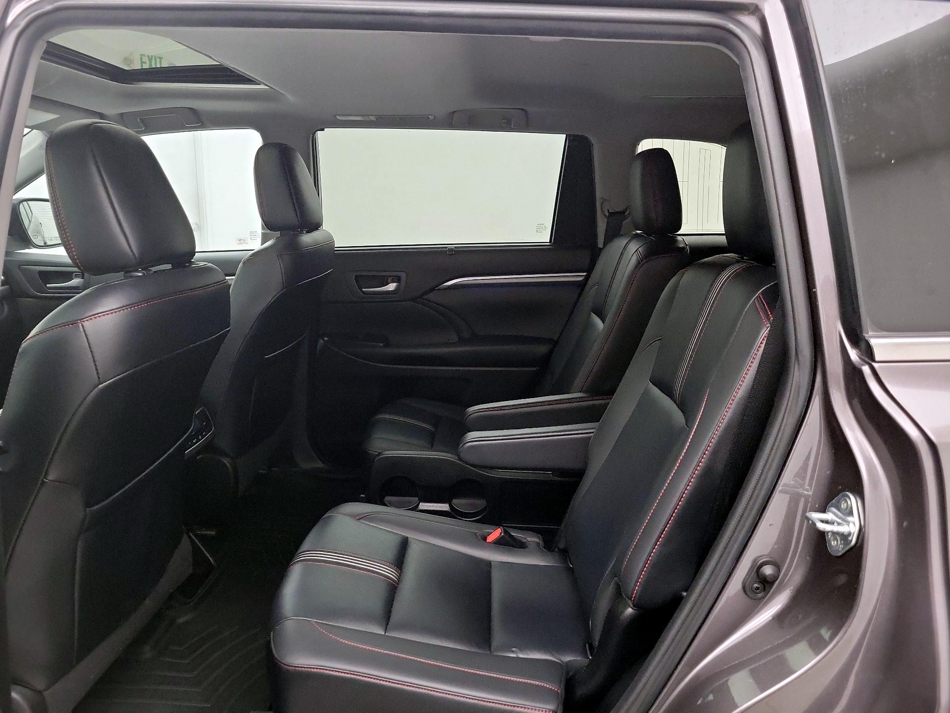 Thumbnail: 2019 Toyota Highlander - 20