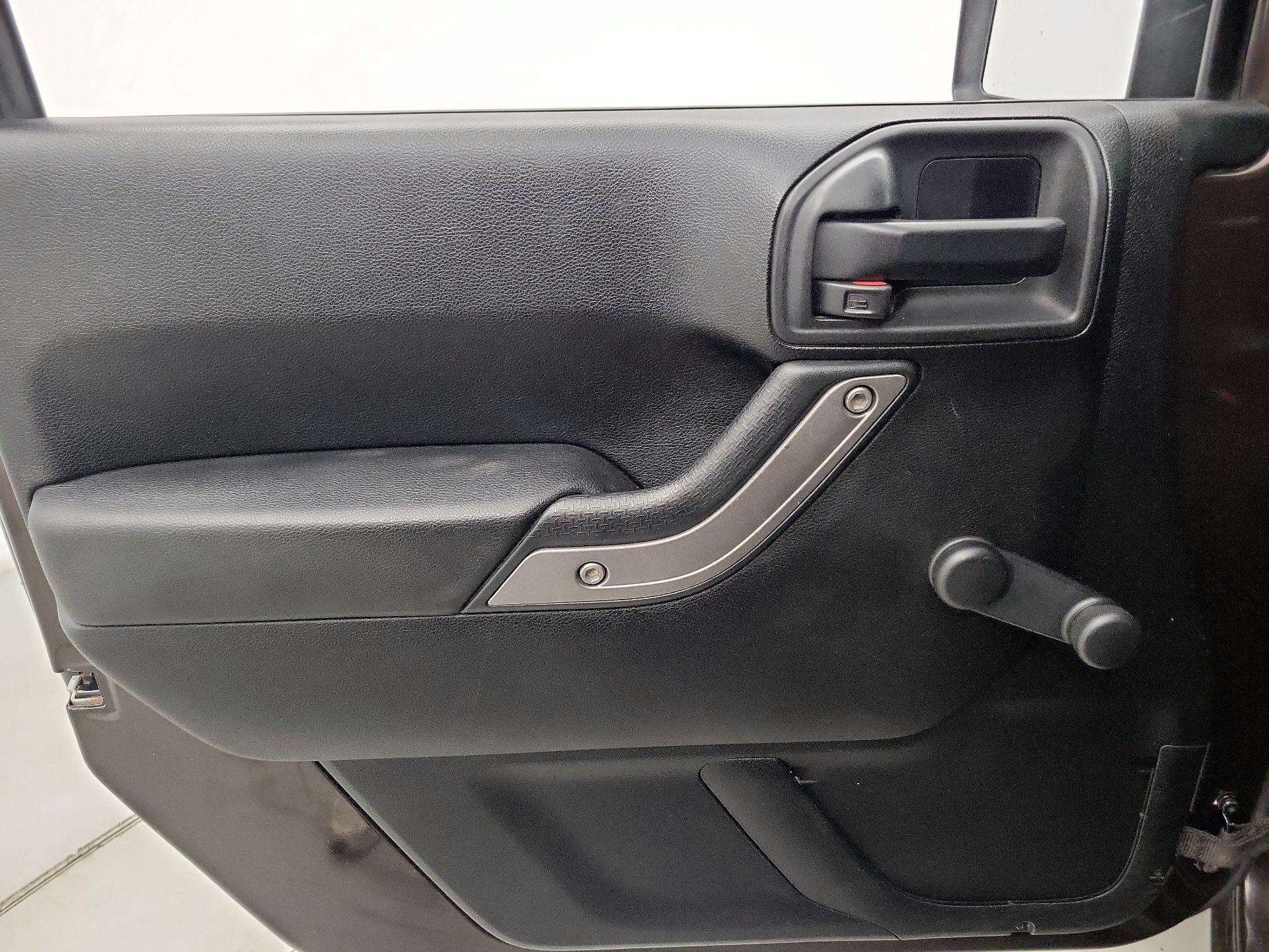 Thumbnail: 2013 Jeep Wrangler - 12