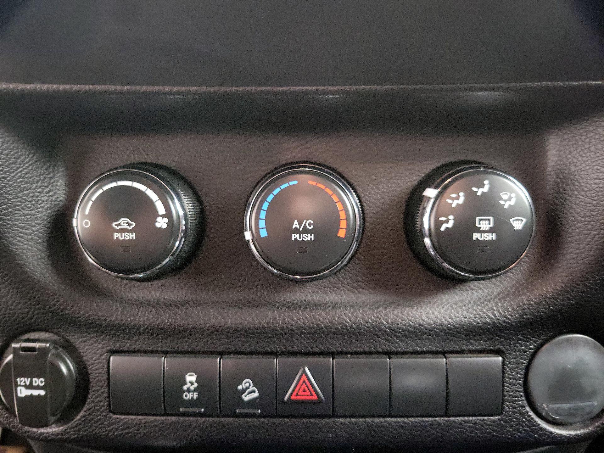 Thumbnail: 2013 Jeep Wrangler - 14