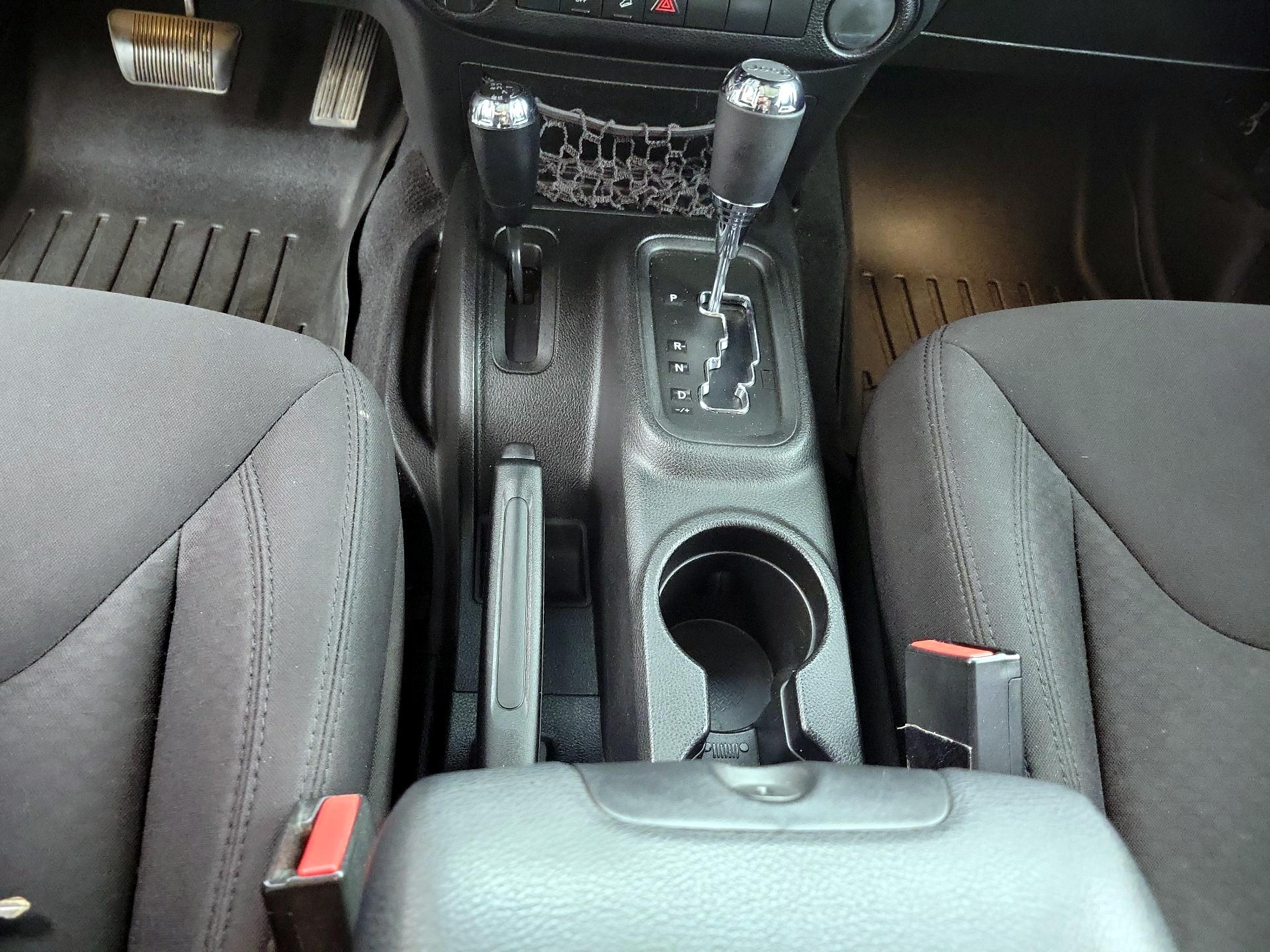 Thumbnail: 2013 Jeep Wrangler - 15