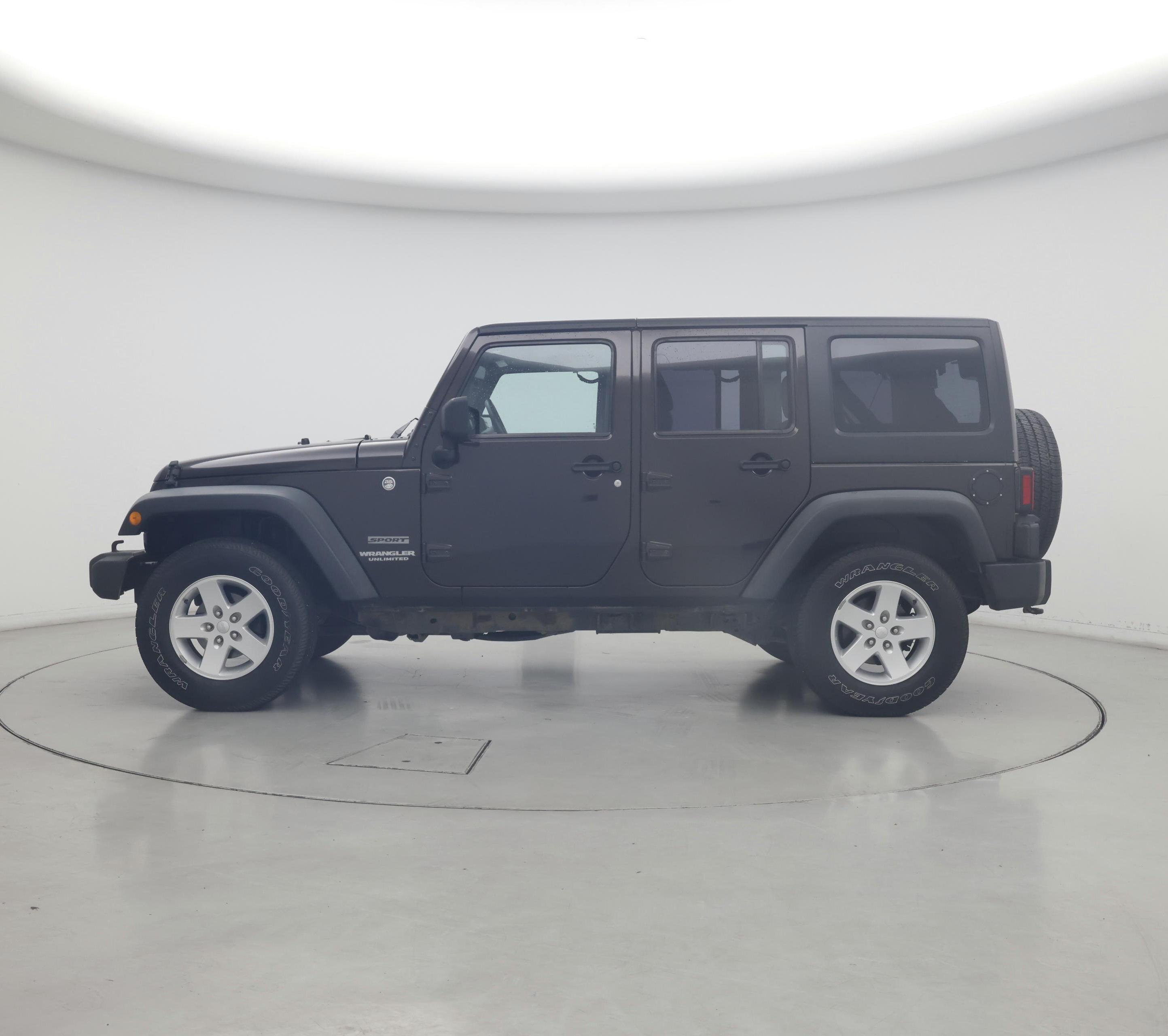 Thumbnail: 2013 Jeep Wrangler - 3
