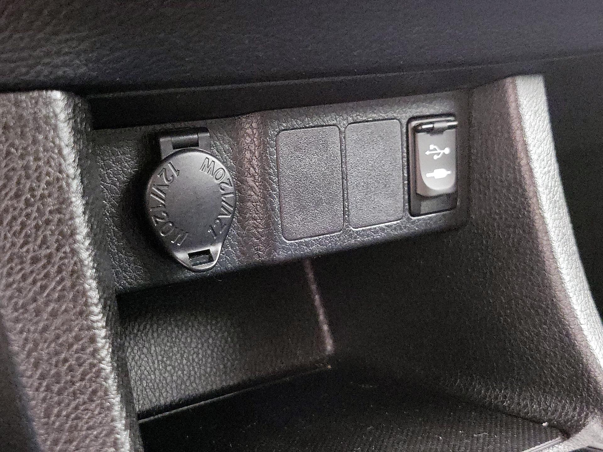 Thumbnail: 2014 Toyota Corolla - 18