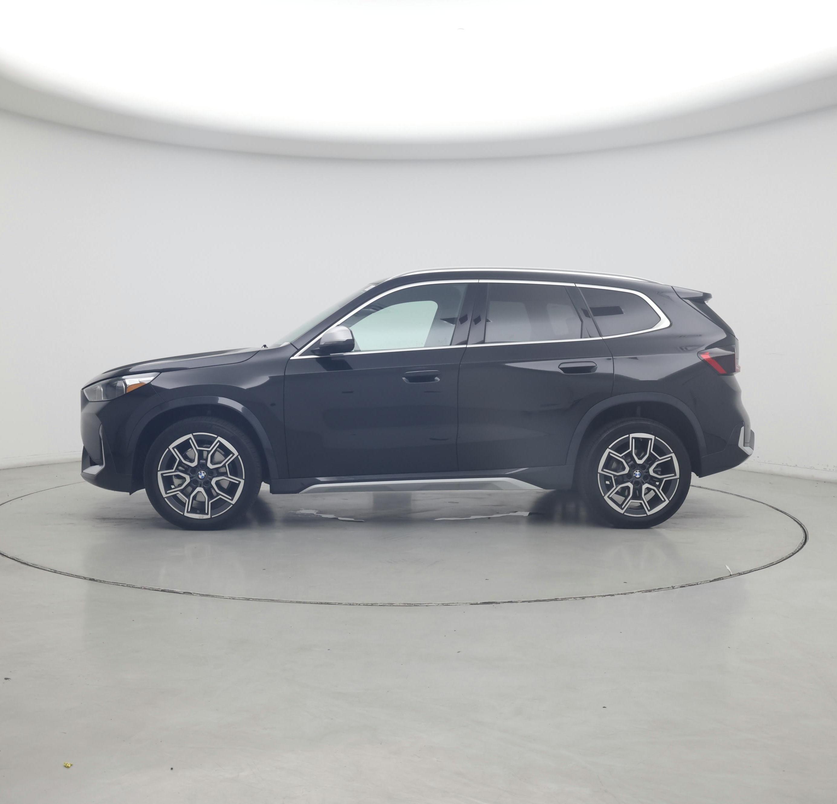 Thumbnail: 2023 BMW X1 - 3