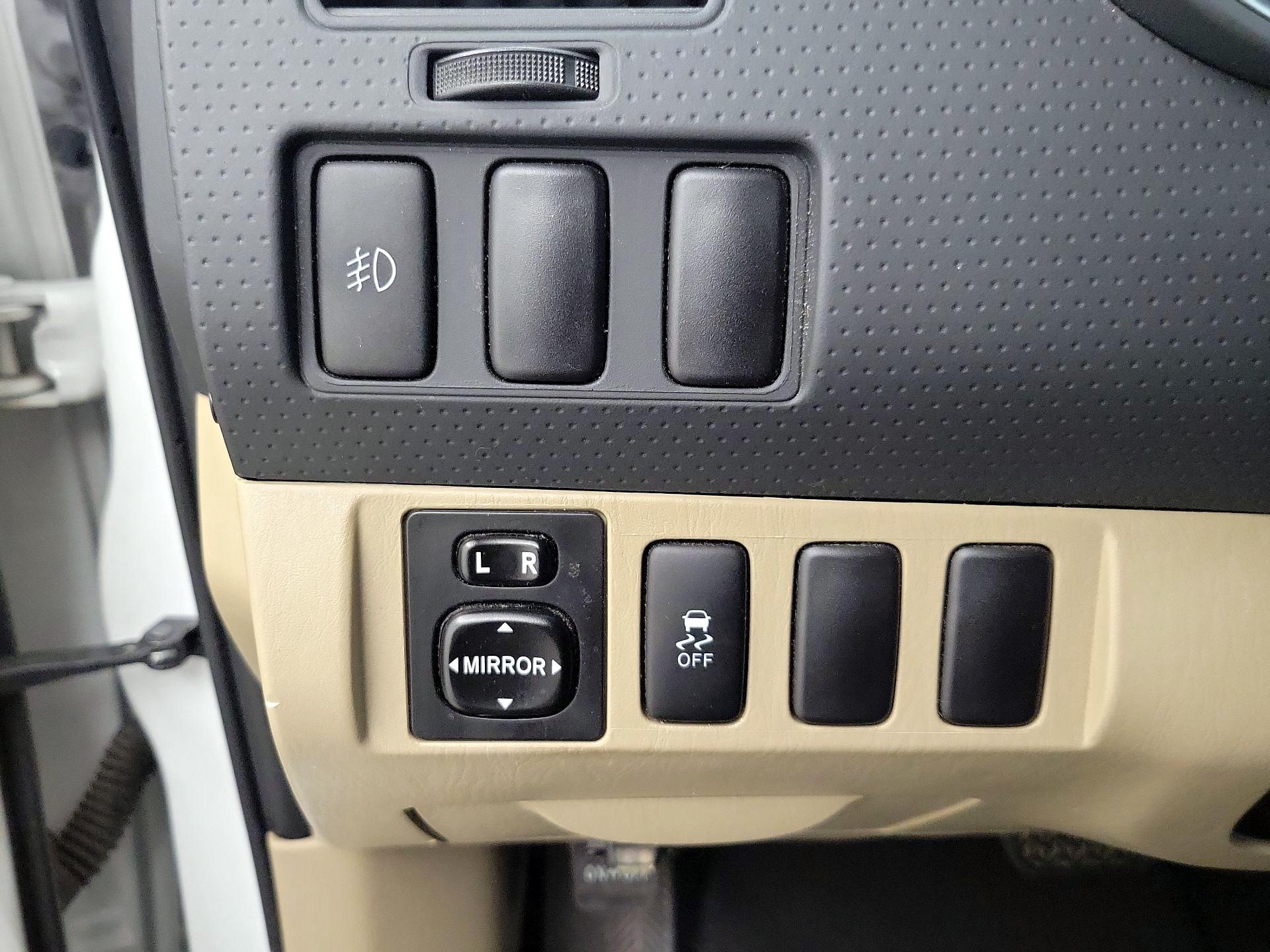 Thumbnail: 2015 Toyota Tacoma - 13