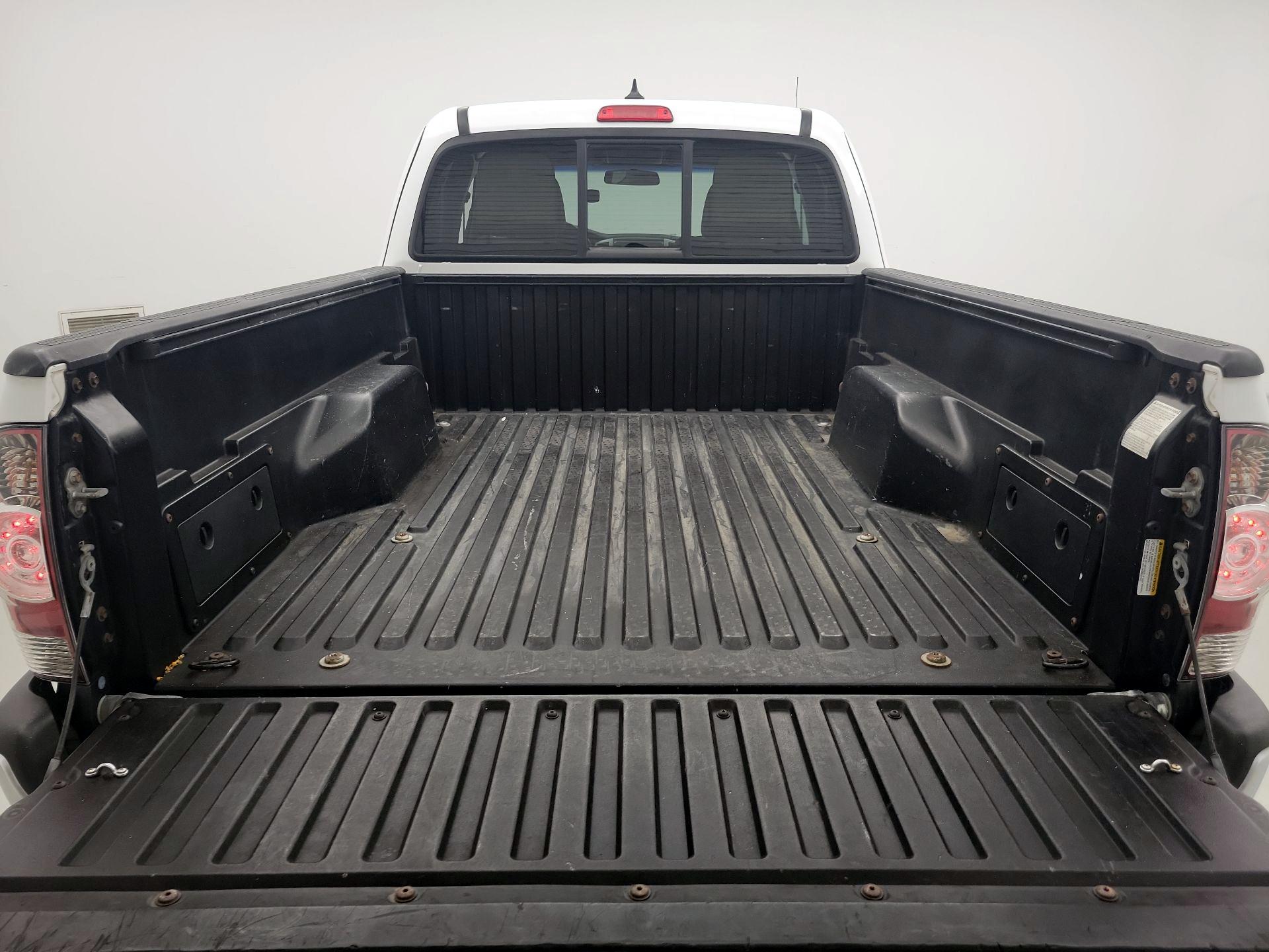 Thumbnail: 2015 Toyota Tacoma - 20