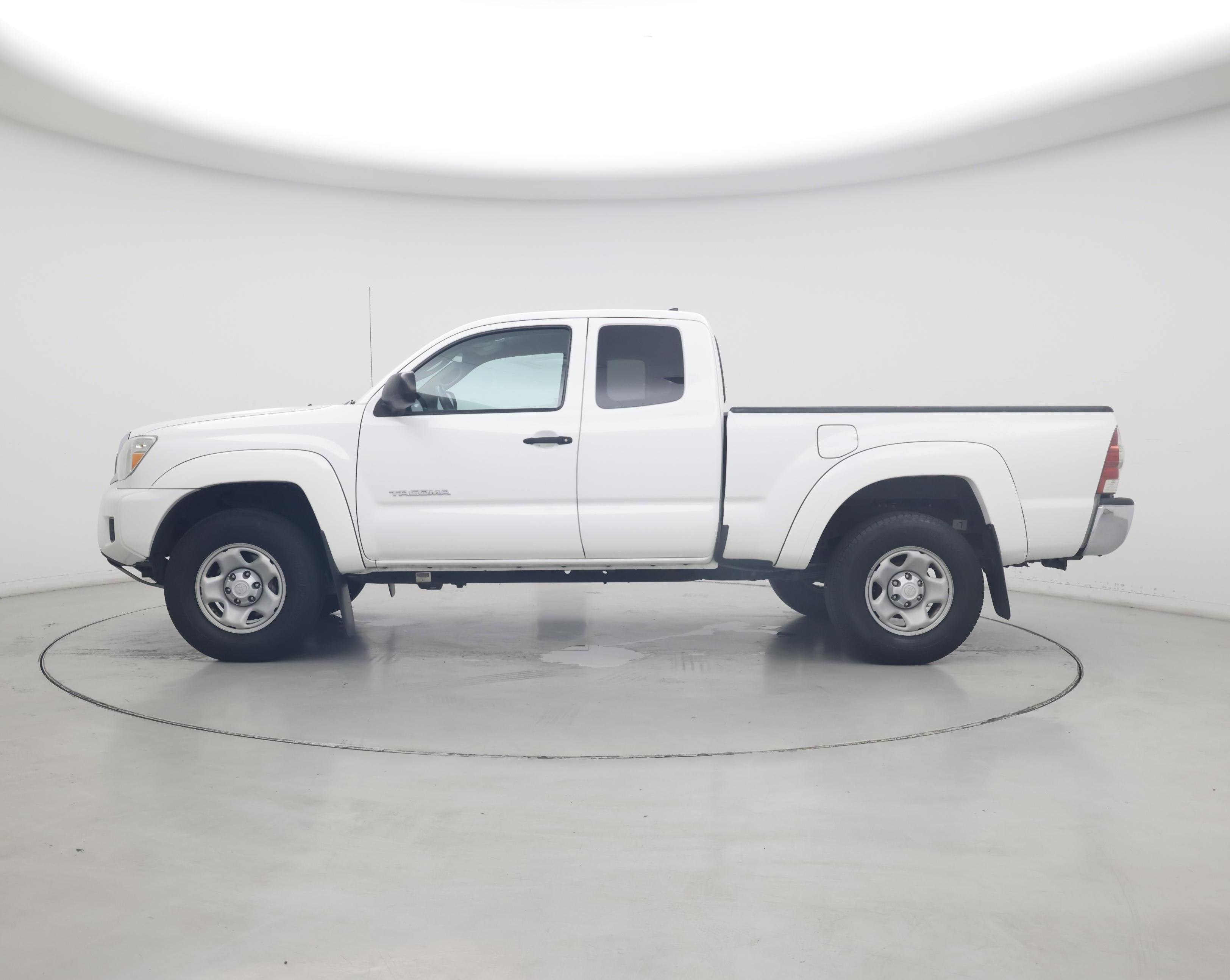 Thumbnail: 2015 Toyota Tacoma - 3