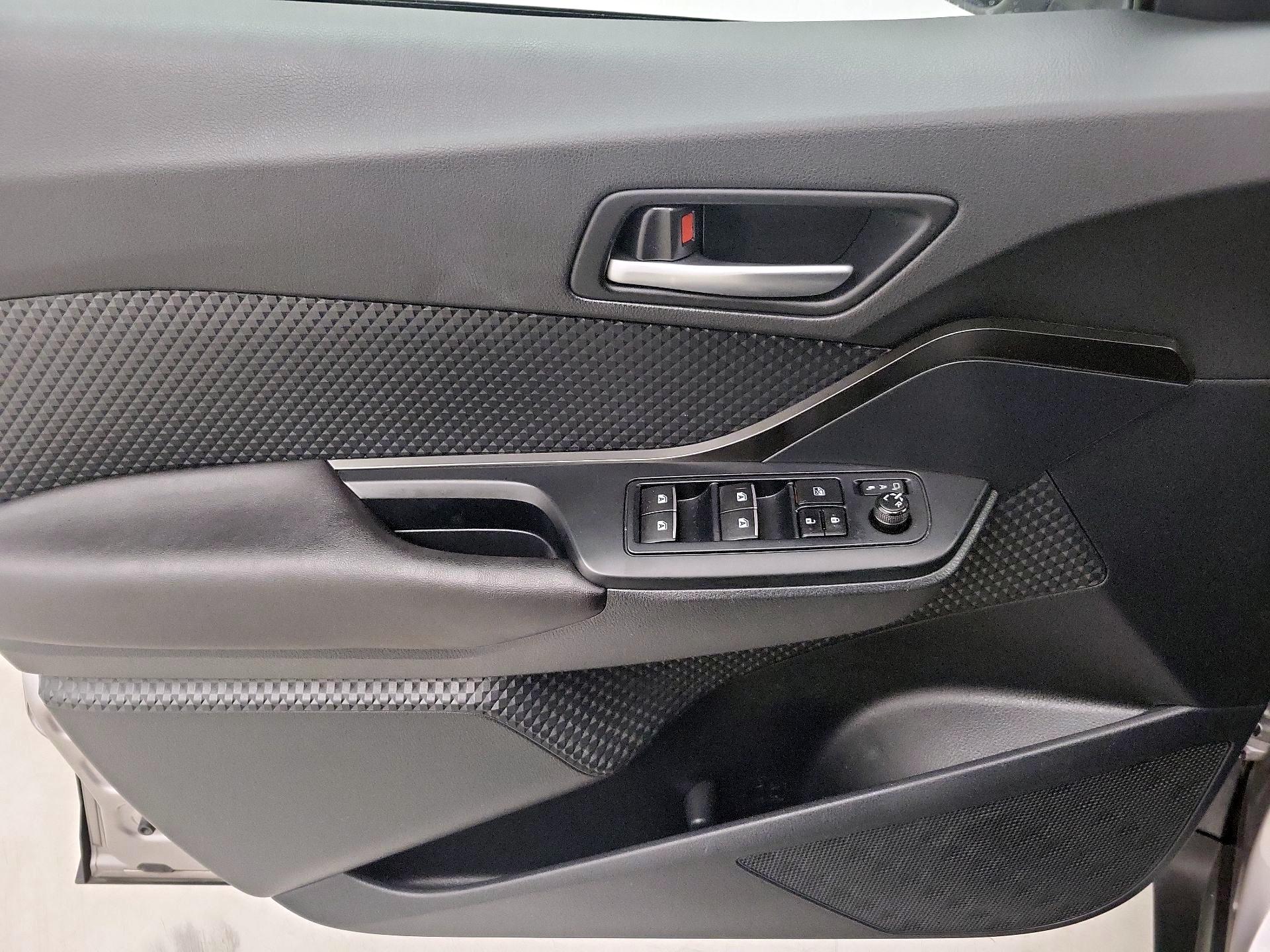 Thumbnail: 2018 Toyota C-HR - 12