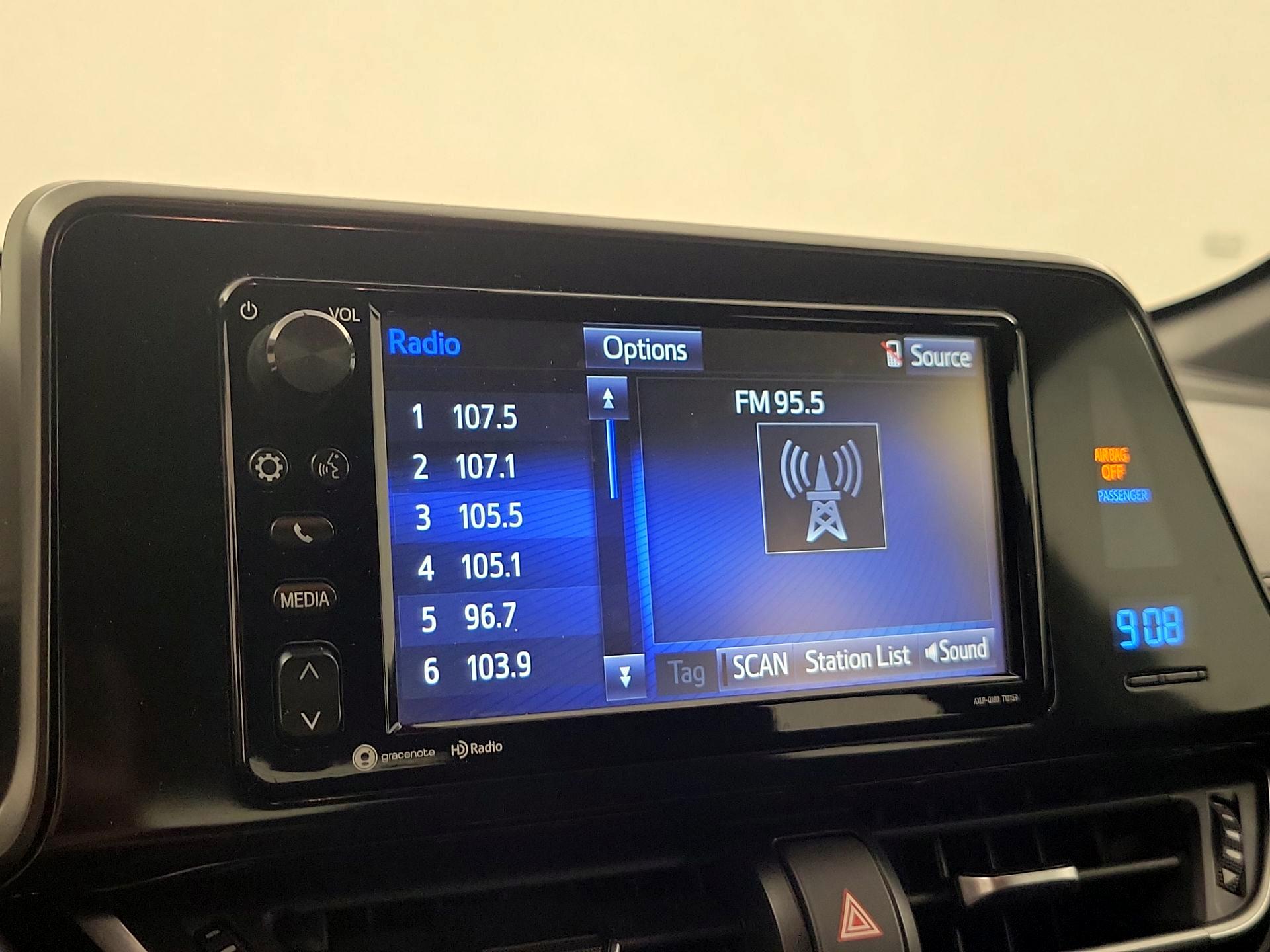 Thumbnail: 2018 Toyota C-HR - 15