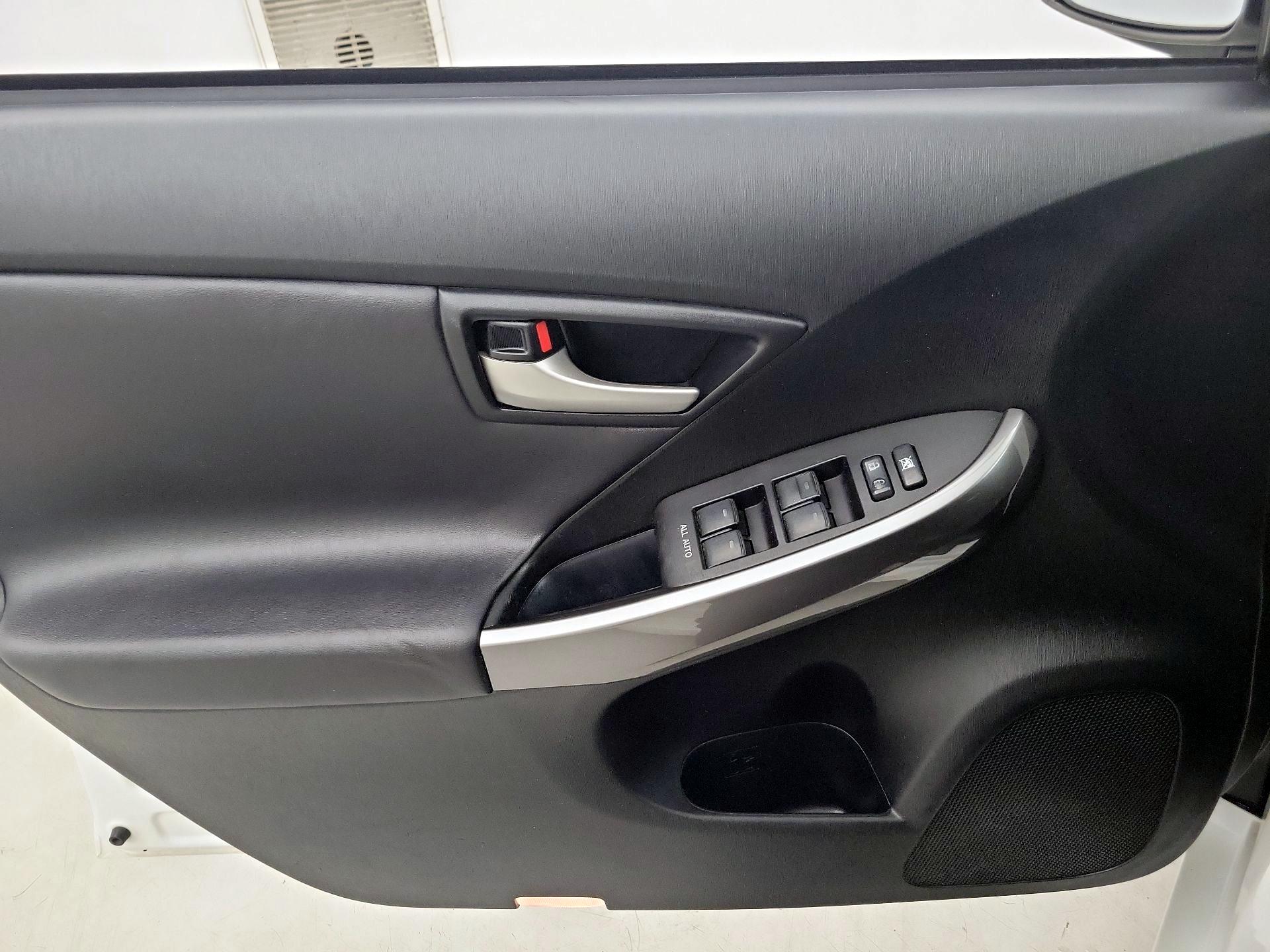 Thumbnail: 2013 Toyota Prius - 12