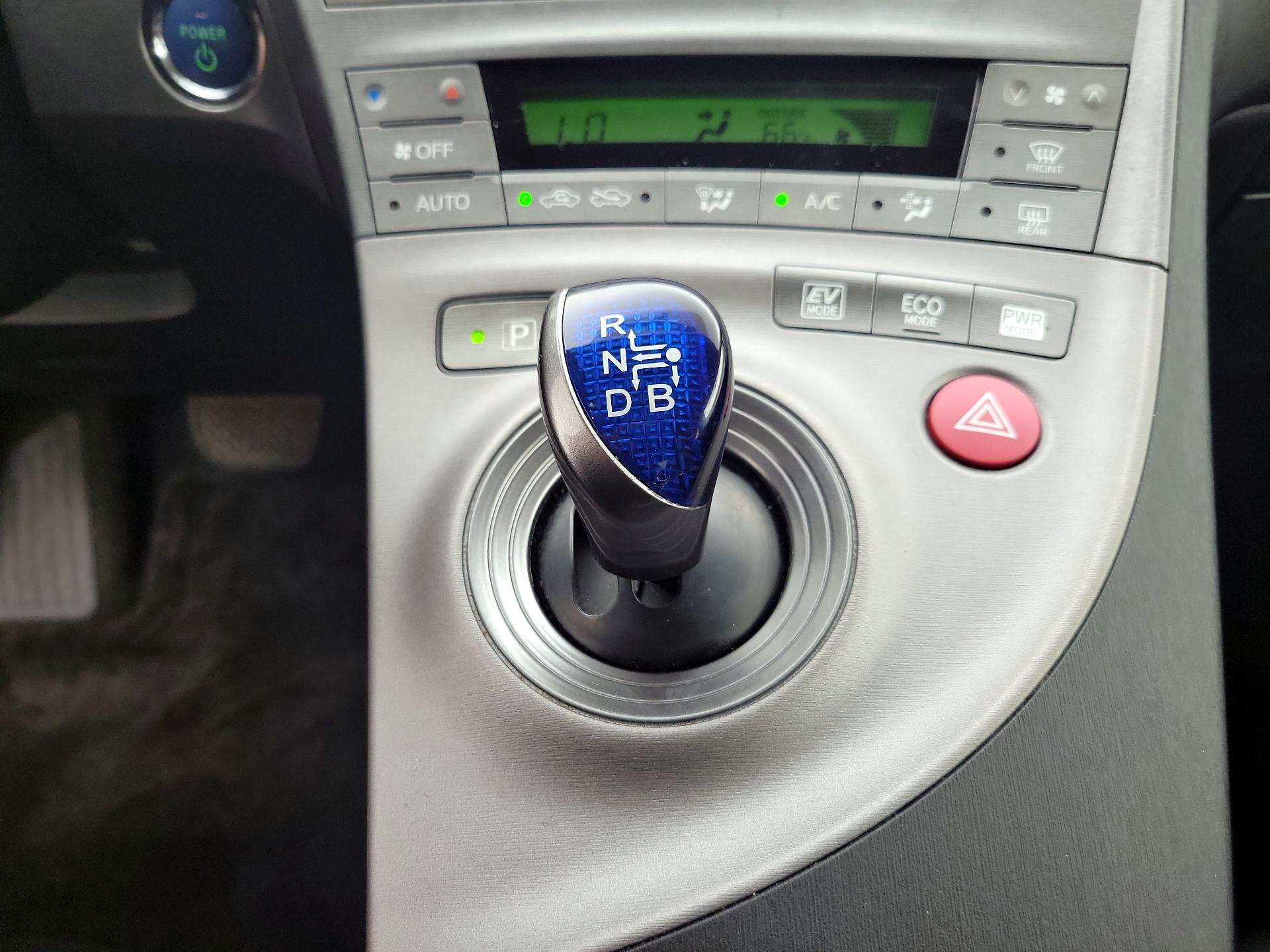 Thumbnail: 2013 Toyota Prius - 17