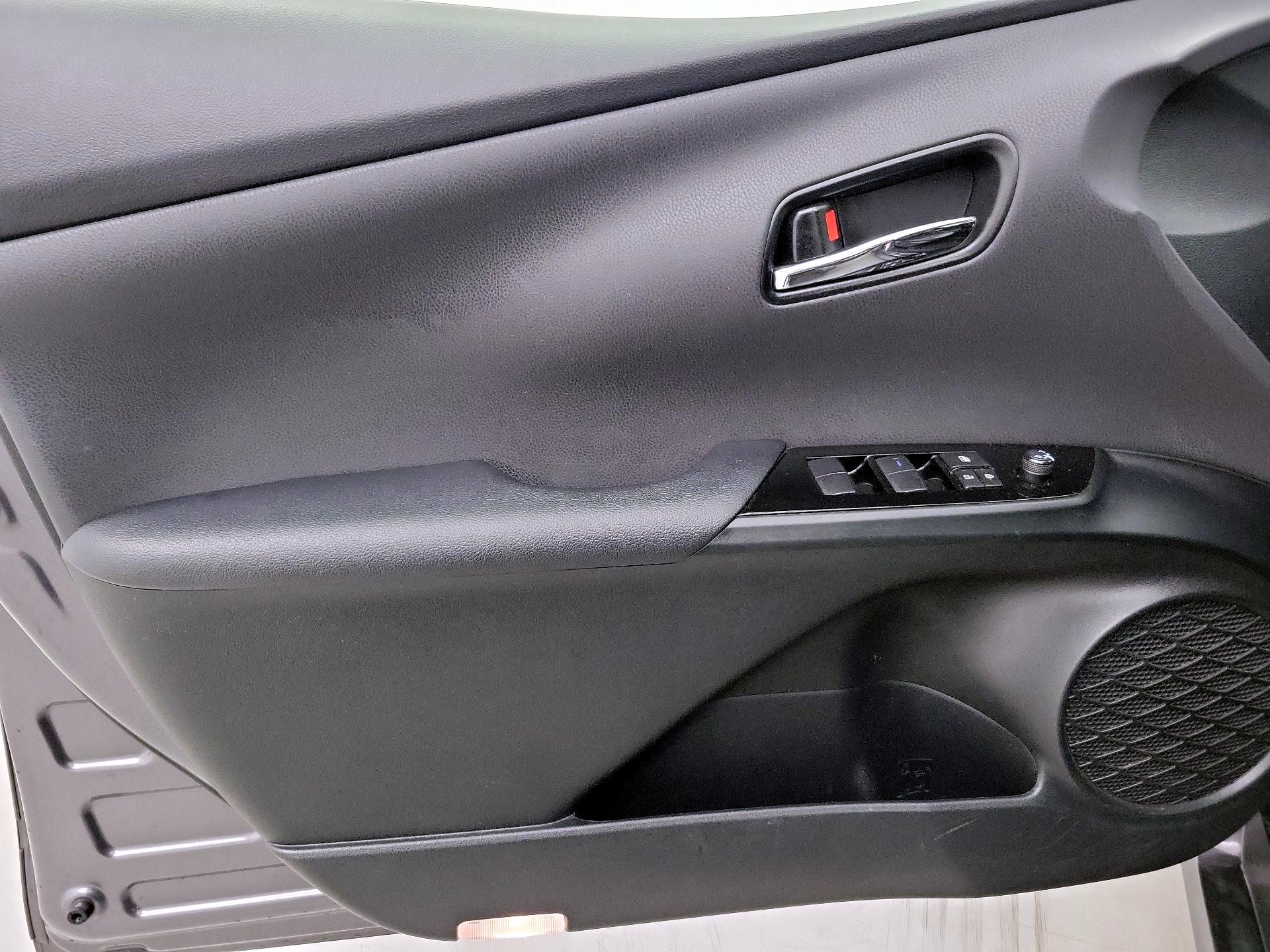 Thumbnail: 2022 Toyota Prius - 12