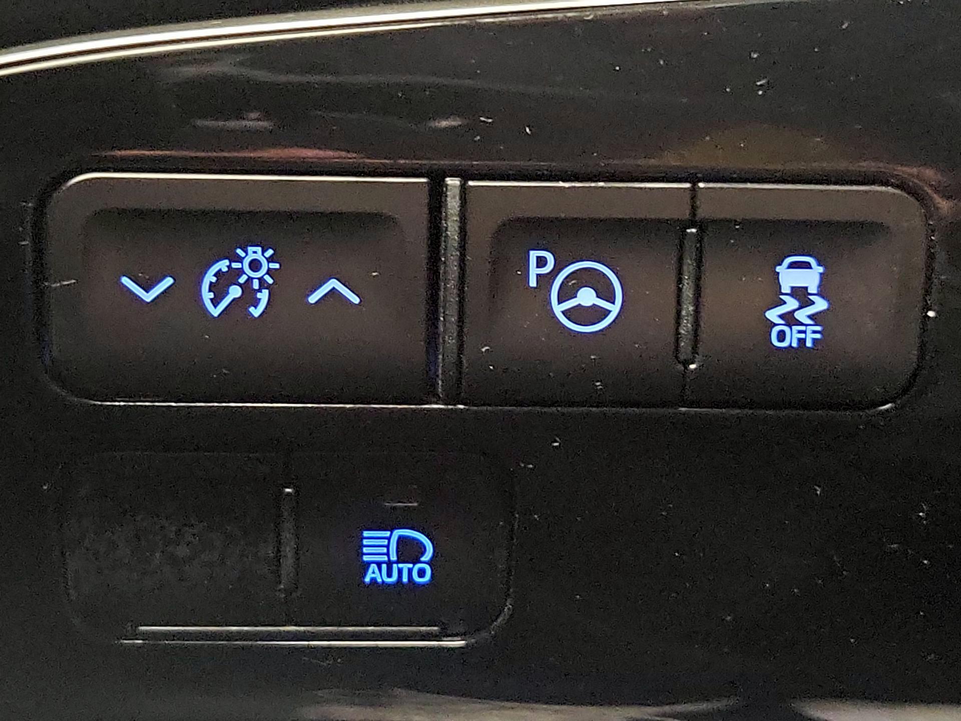 Thumbnail: 2022 Toyota Prius - 13