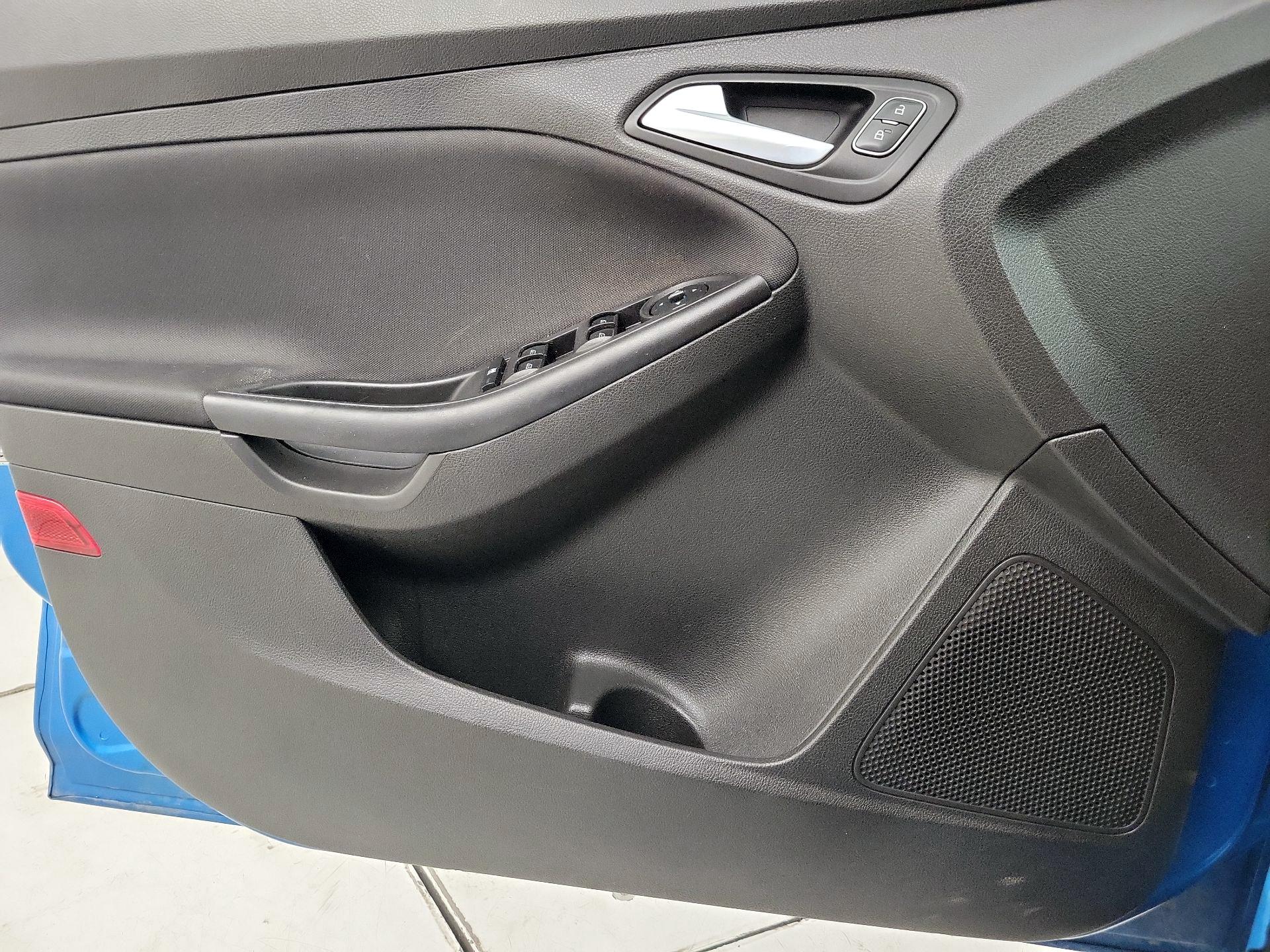 Thumbnail: 2016 Ford Focus - 12