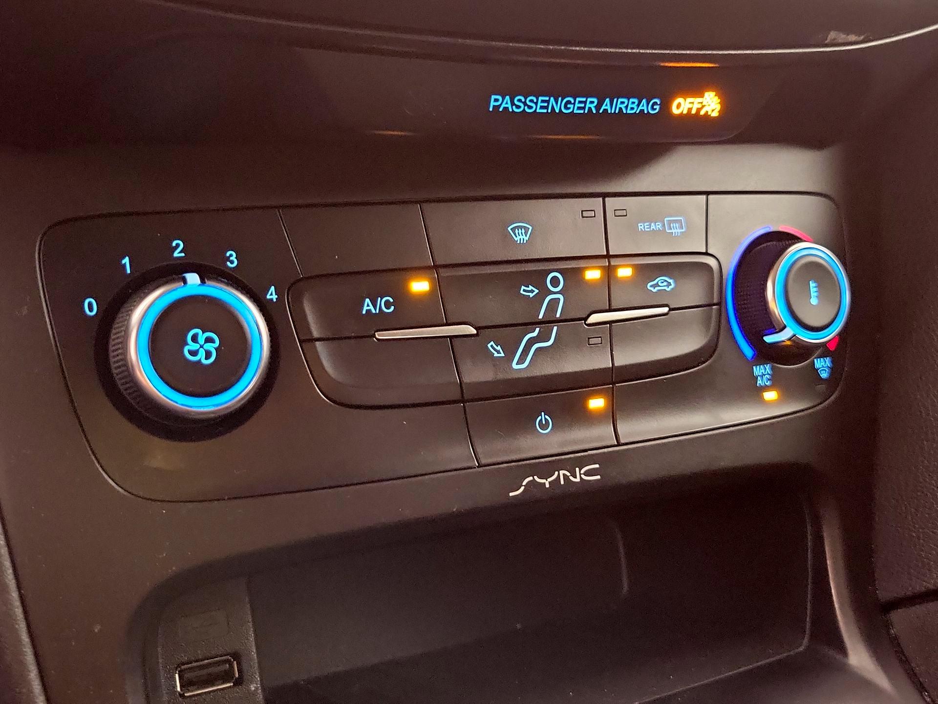 Thumbnail: 2016 Ford Focus - 16