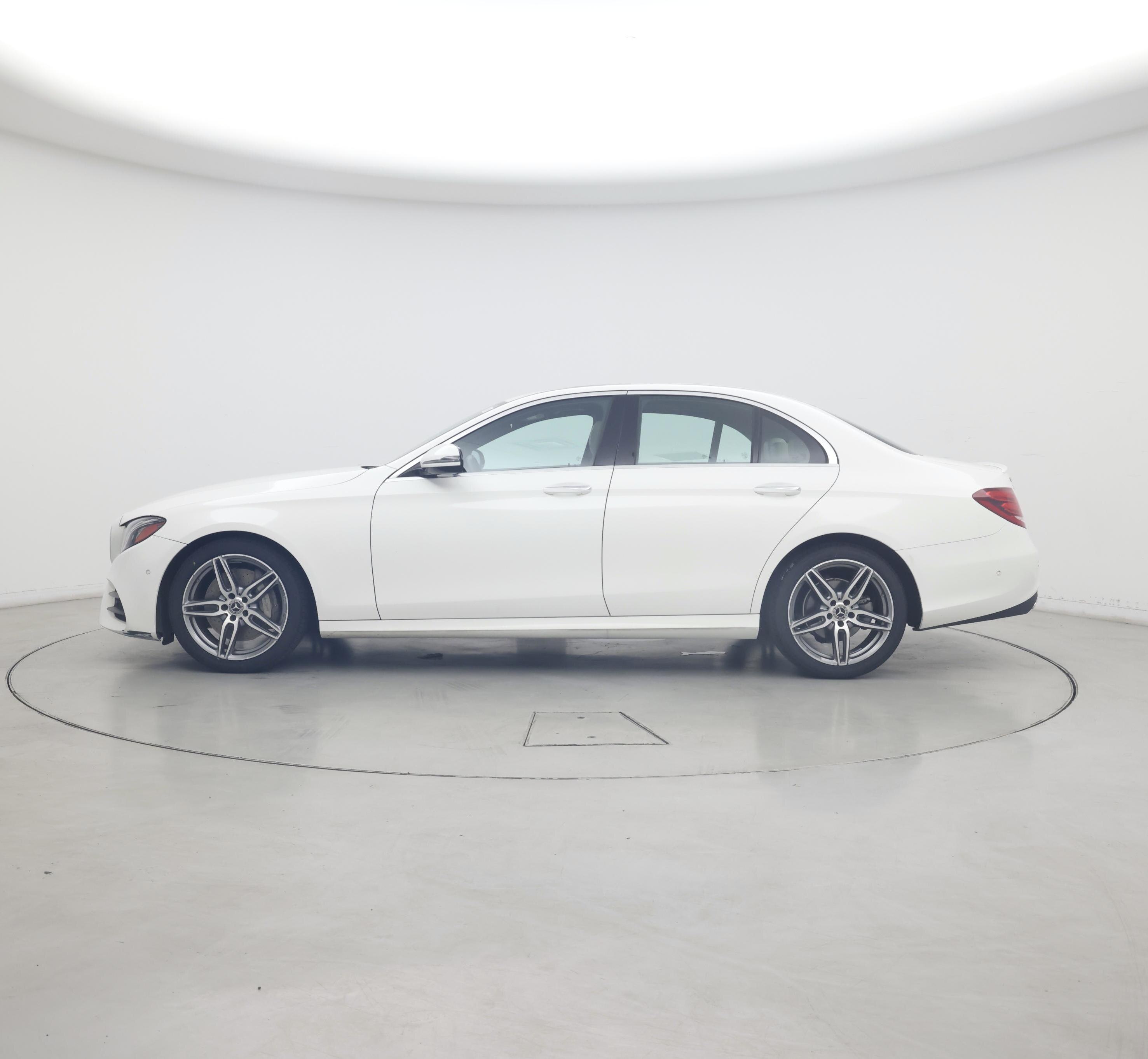 Thumbnail: 2018 Mercedes-Benz E-Class - 3