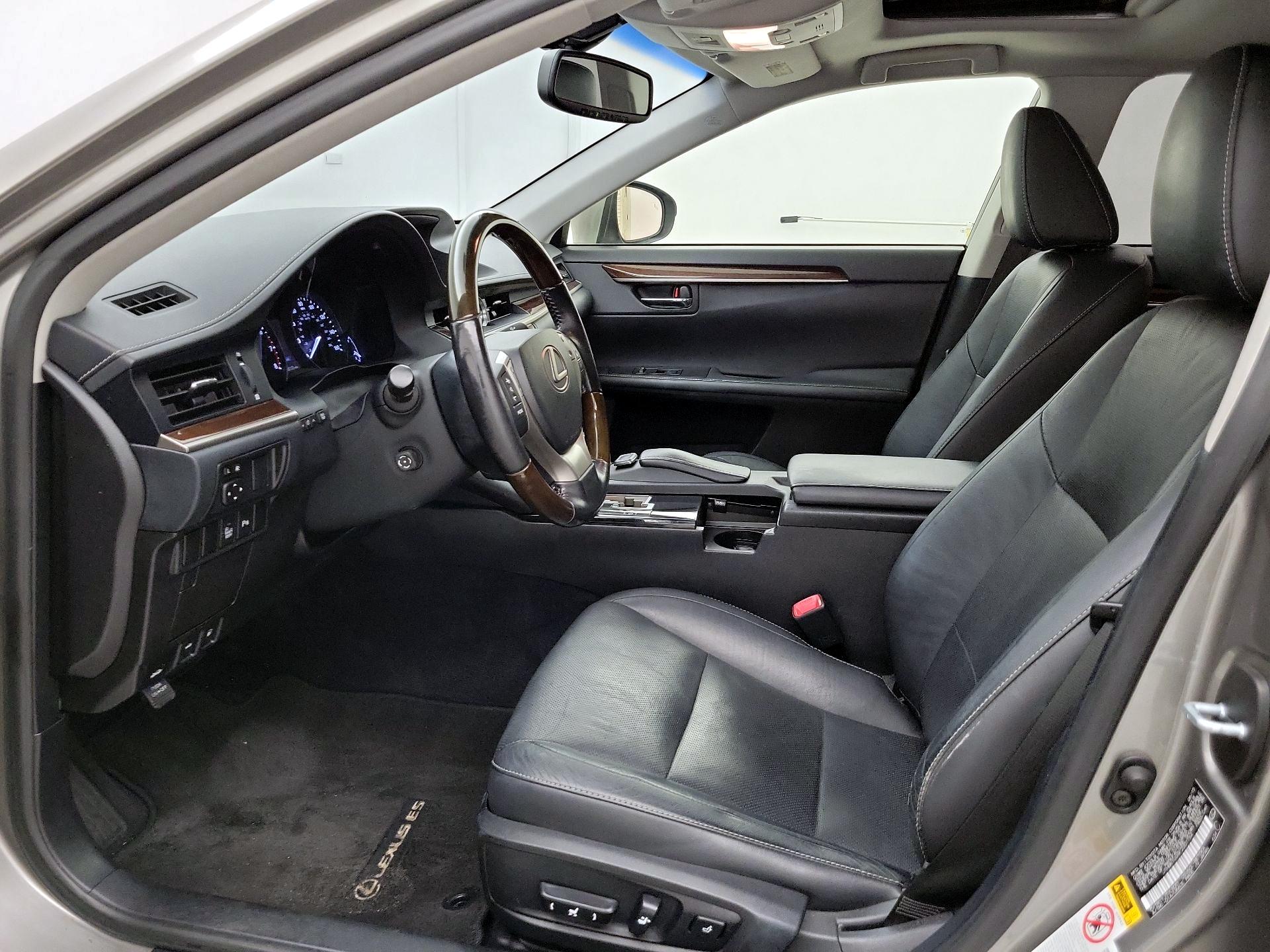 Thumbnail: 2015 Lexus ES - 11