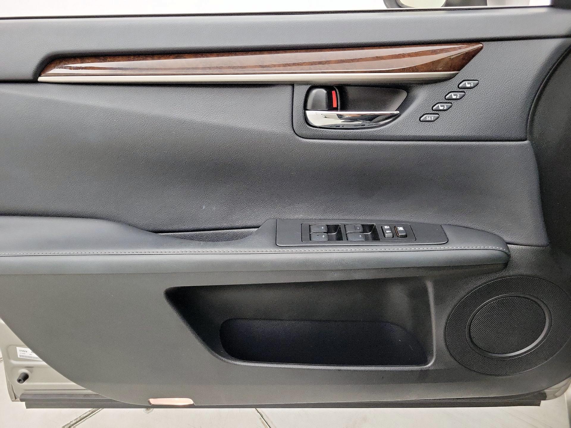 Thumbnail: 2015 Lexus ES - 12