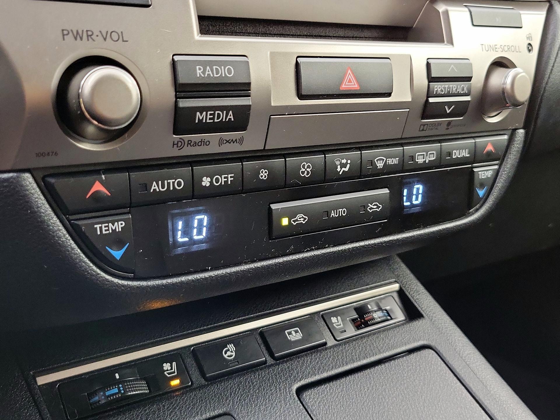 Thumbnail: 2015 Lexus ES - 17
