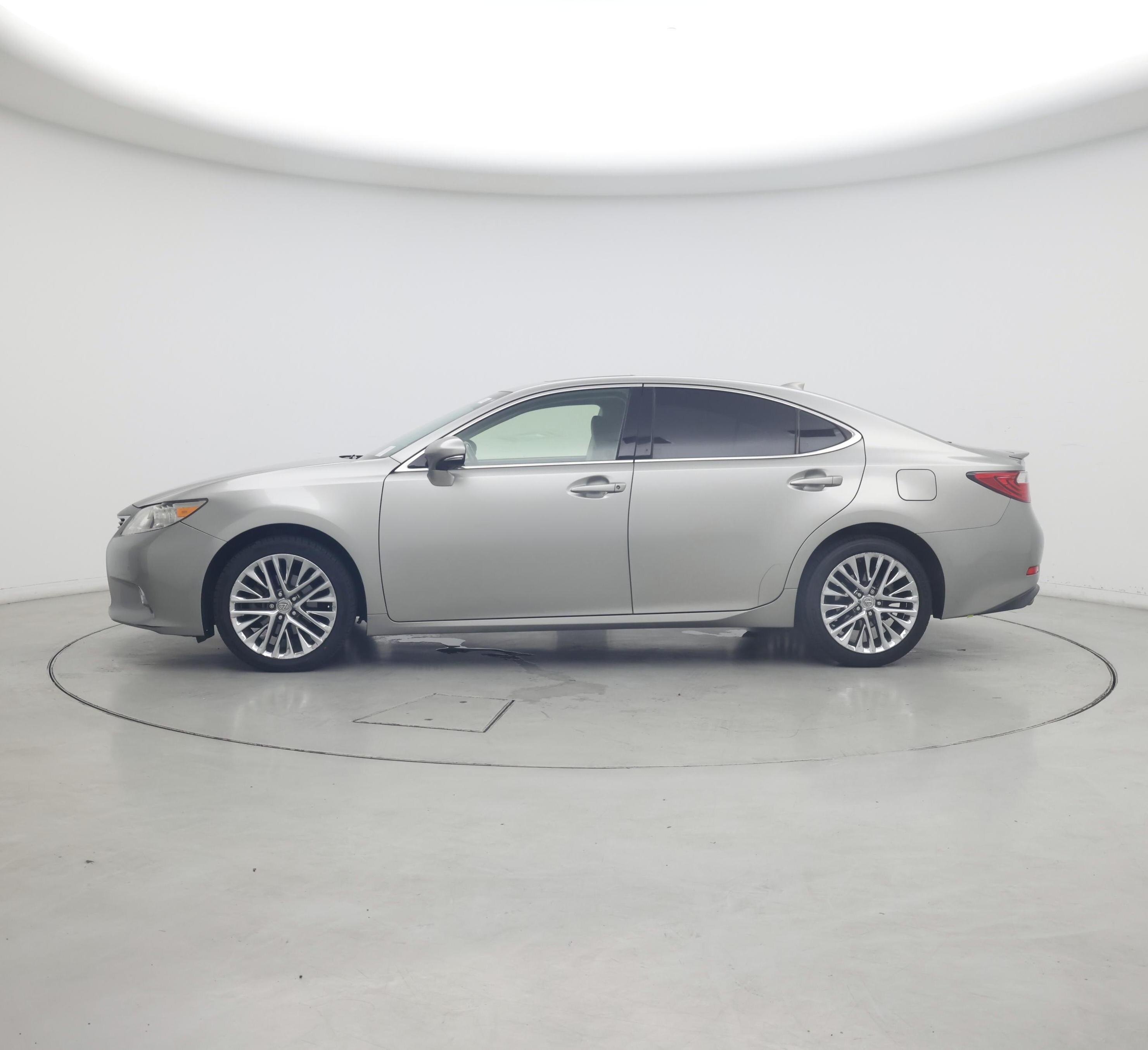Thumbnail: 2015 Lexus ES - 3