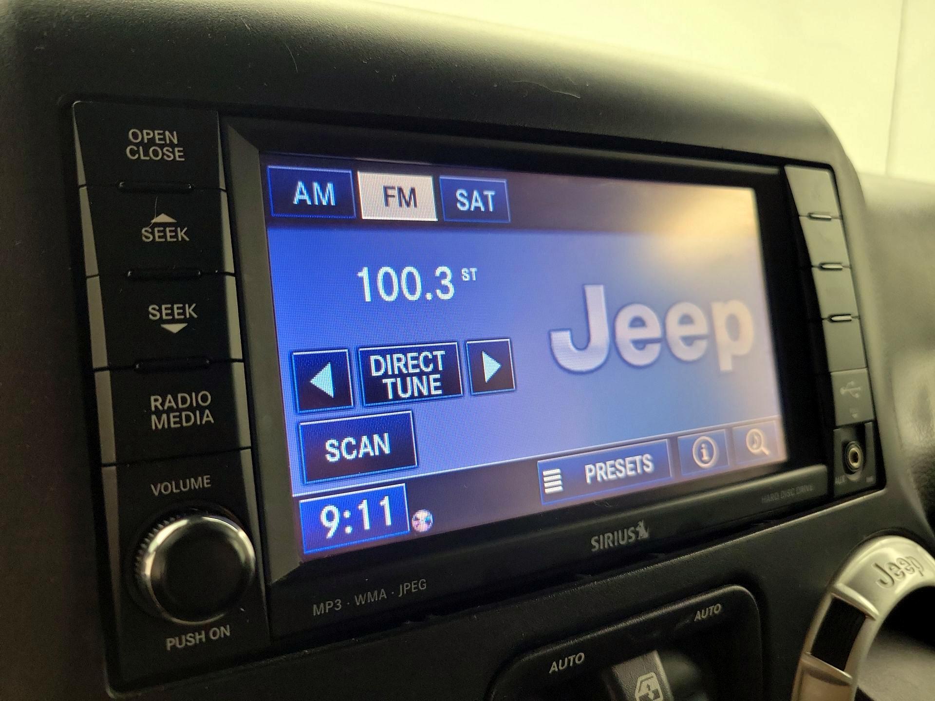 Thumbnail: 2015 Jeep Wrangler - 14