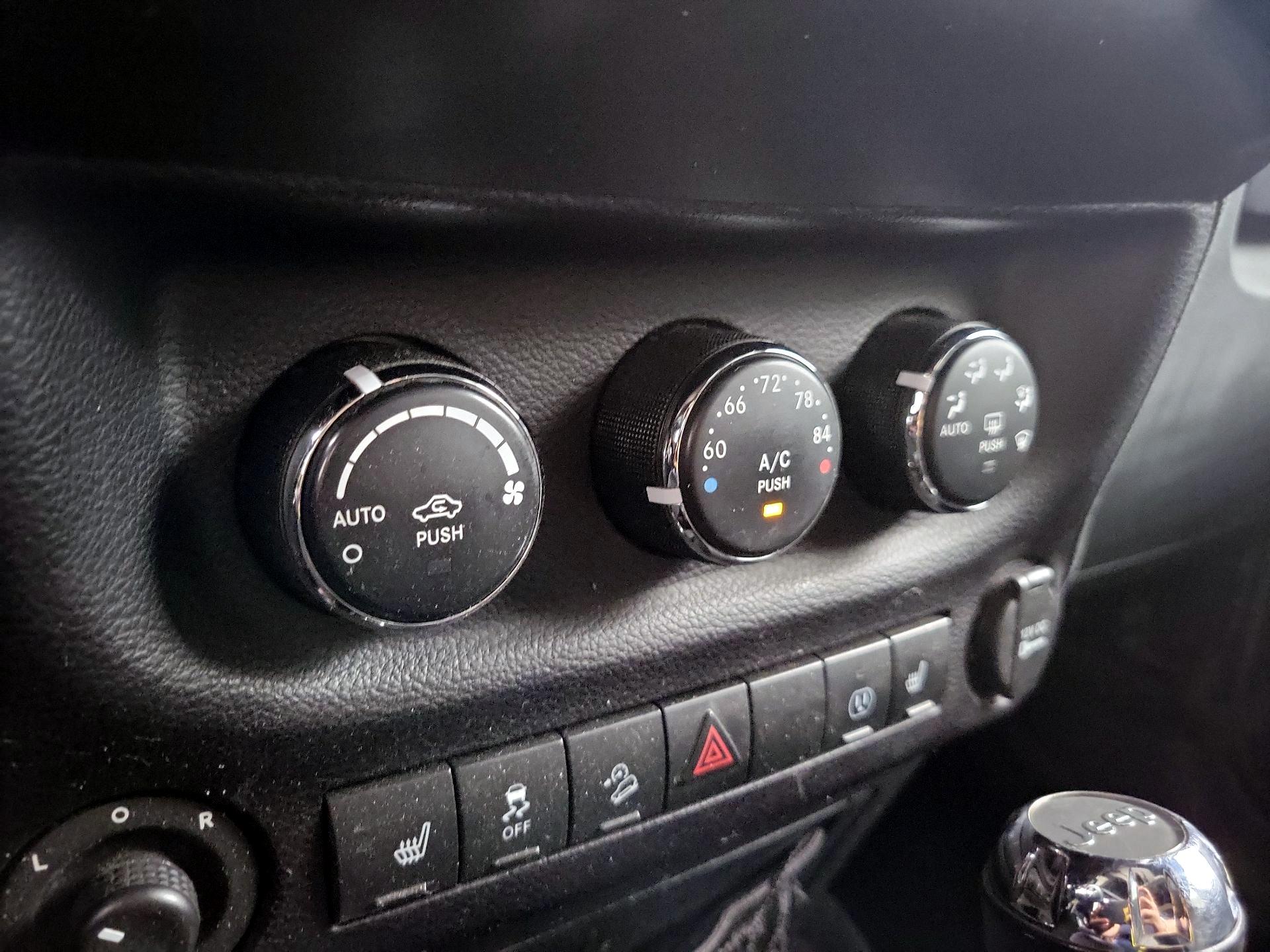 Thumbnail: 2015 Jeep Wrangler - 15
