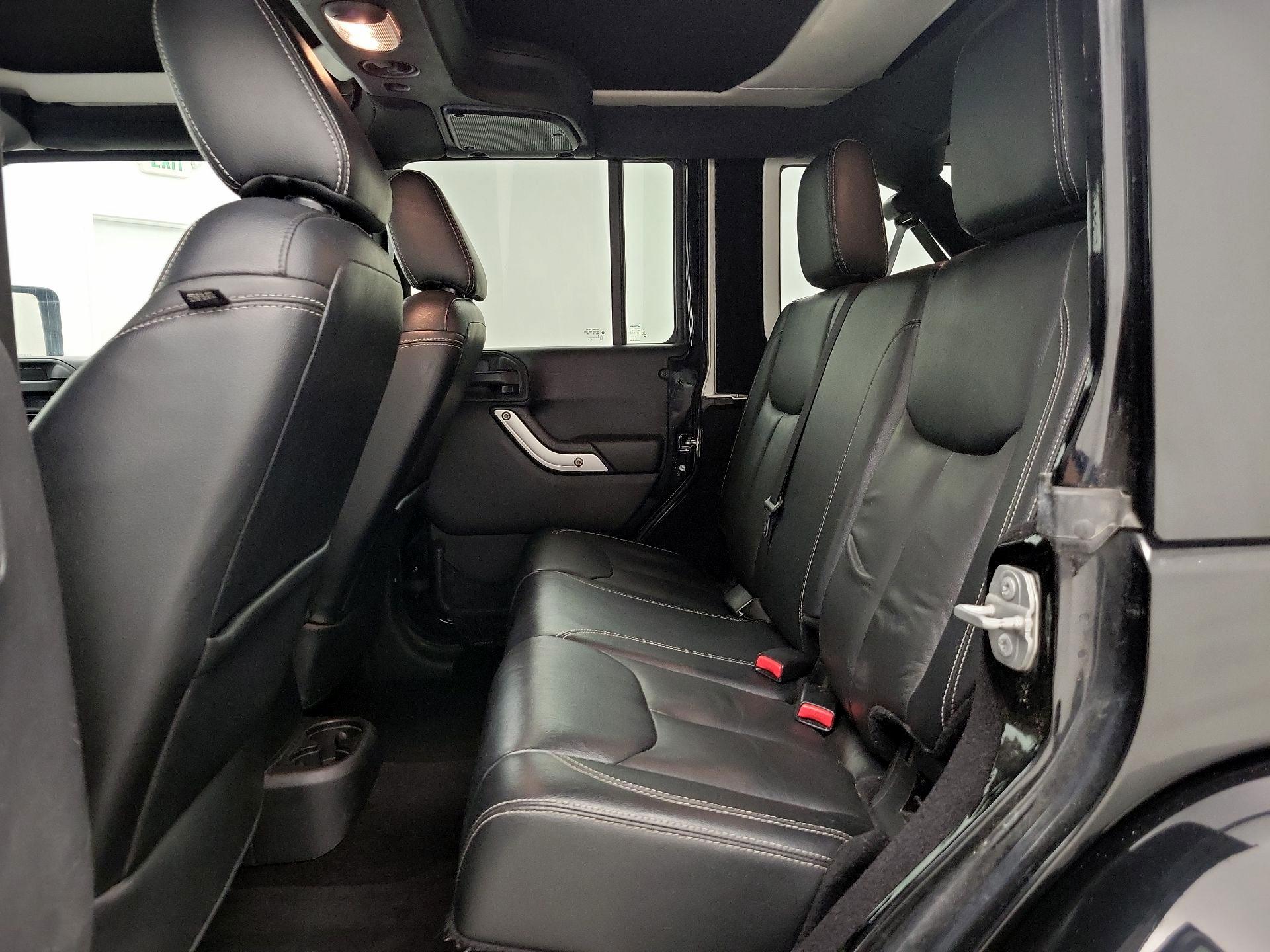 Thumbnail: 2015 Jeep Wrangler - 18