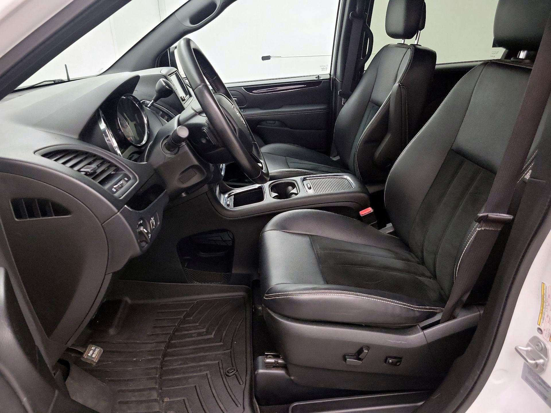 Thumbnail: 2017 Dodge Grand Caravan - 11