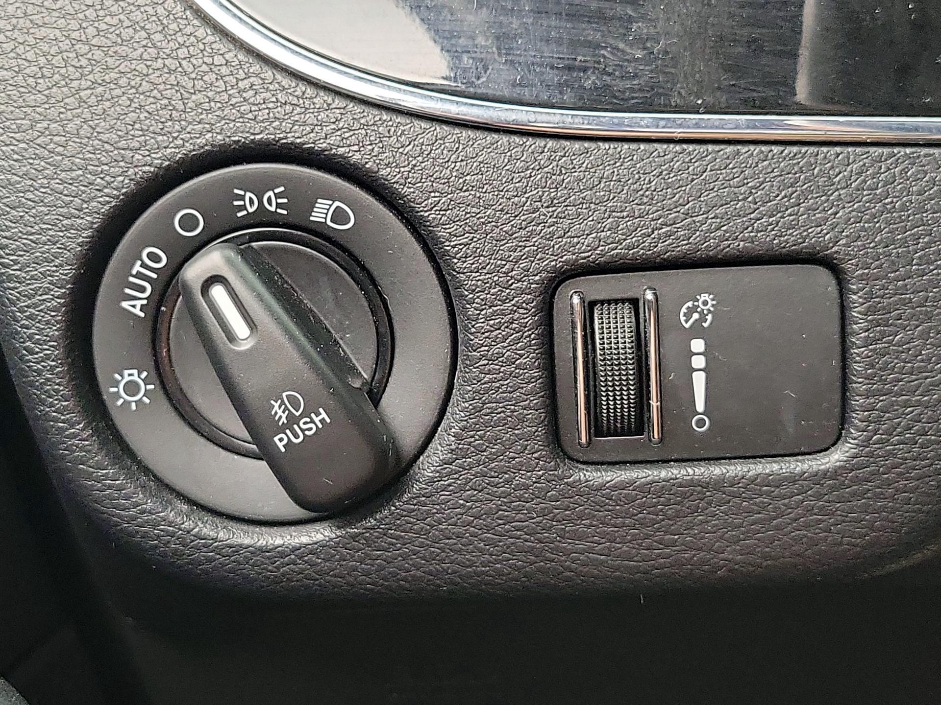 Thumbnail: 2017 Dodge Grand Caravan - 13
